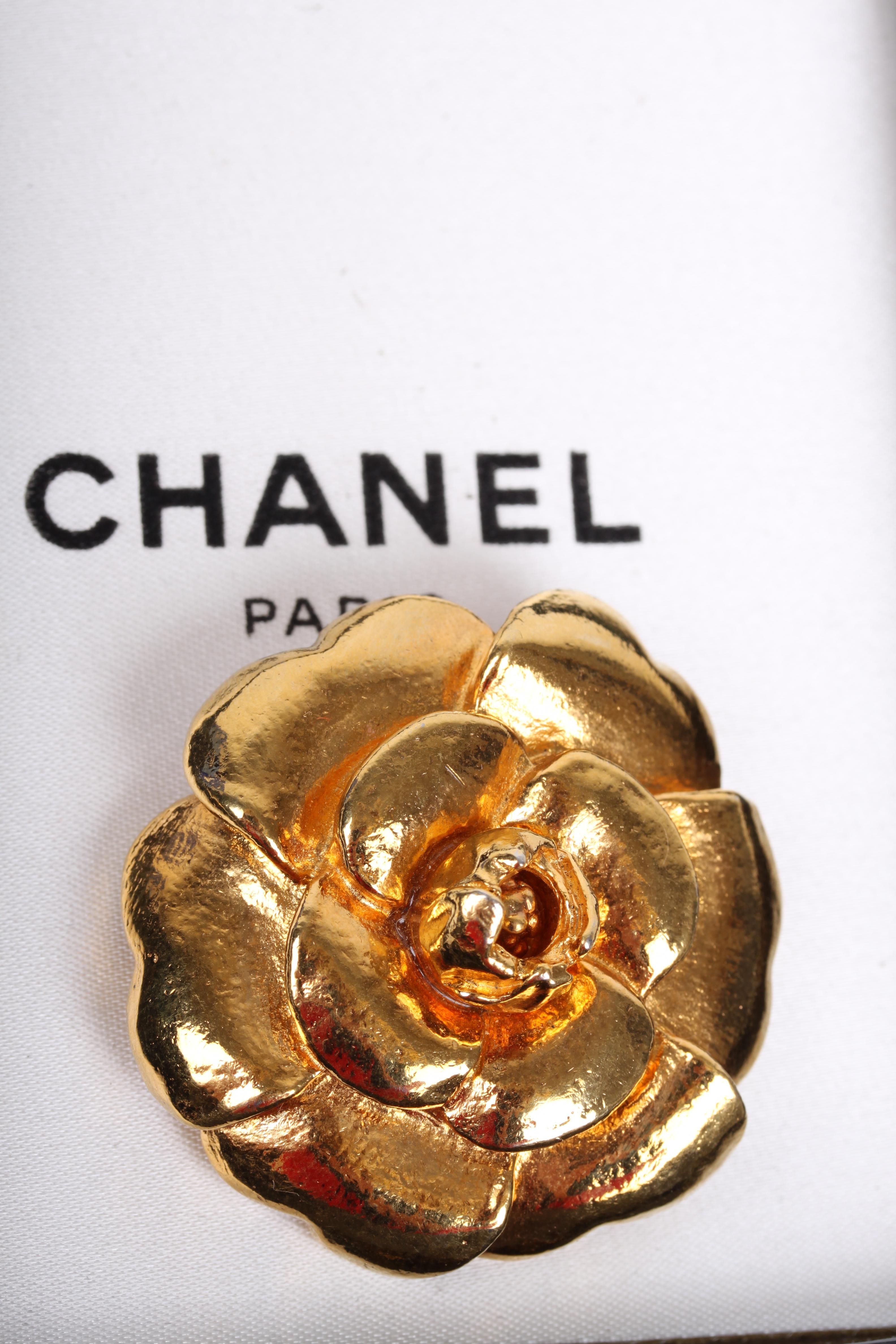 Soooo nice! Three piece vintage jewelry set by Chanel; a brooch and a pair of earrings.

All in the shape of the welknown camellia flower, gold-tone. The earrings have a clip-on system on the back, so you don't have to have pearced ears. The brooch