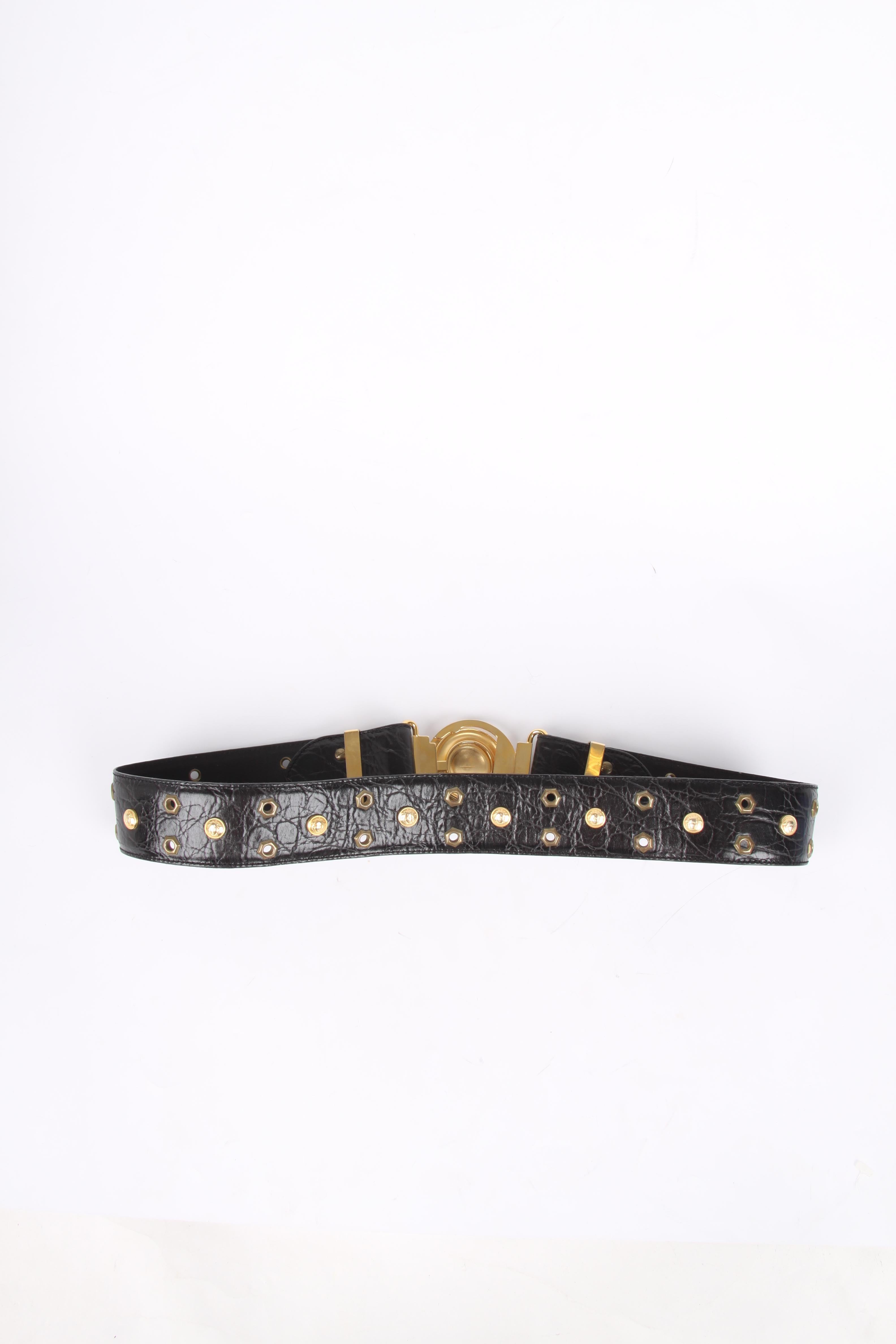 Another vintage juwel by Gianni Versace!

Black leather belt covered with ornaments, the buckle is of course decorated with the famous Medusa head. The belt has stamped size 95 centimeters and is adjustable.

In very good vintage condition,