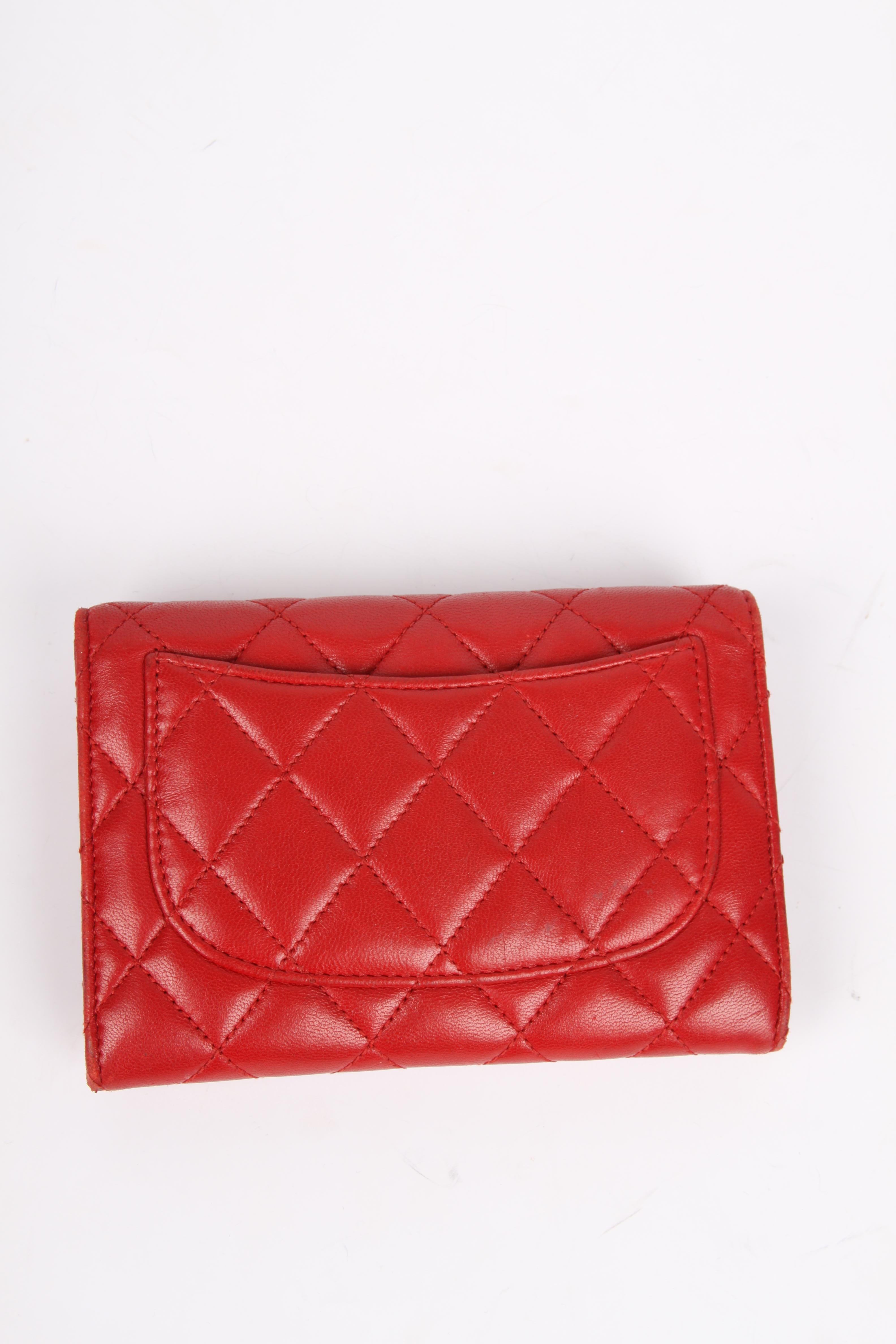 Chanel Quilted Wallet - red leather In Good Condition For Sale In Baarn, NL