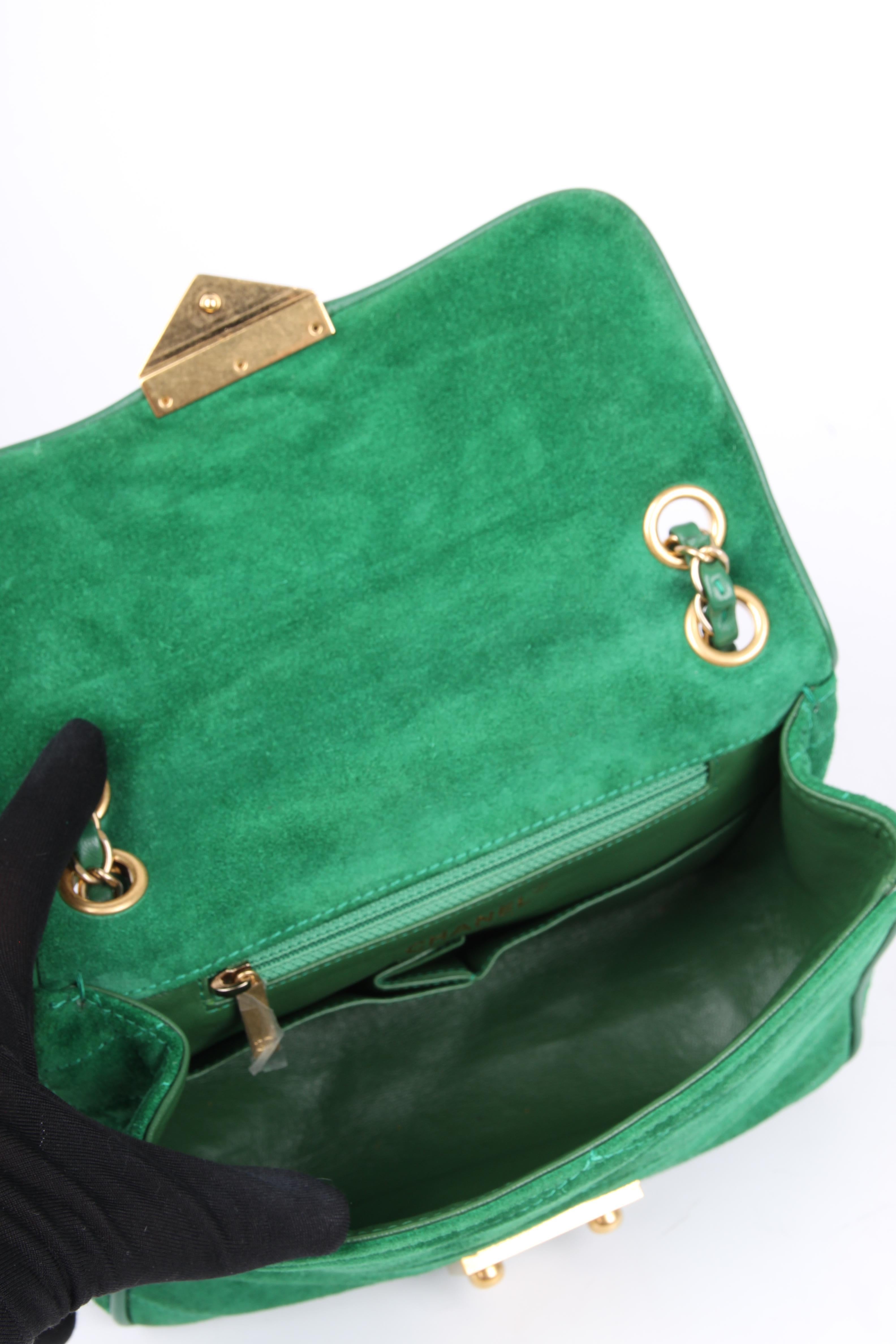 Chanel Scallop Quilted Small Pagoda Flap Bag - green suede For Sale 1