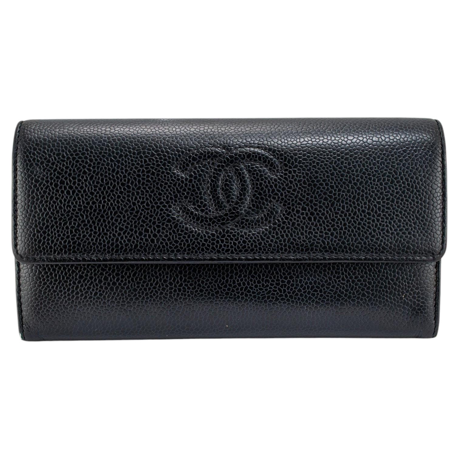 Cartera larga con solapa de piel Black Caviar de la colección Timeless CC de Chanel (descatalogada) en venta