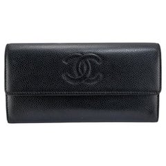 Cartera larga con solapa de piel Black Caviar de la colección Timeless CC de Chanel (descatalogada)