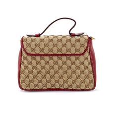 Bolso Gucci GG Marmont Mini, de lona GG beige con asa superior de piel roja