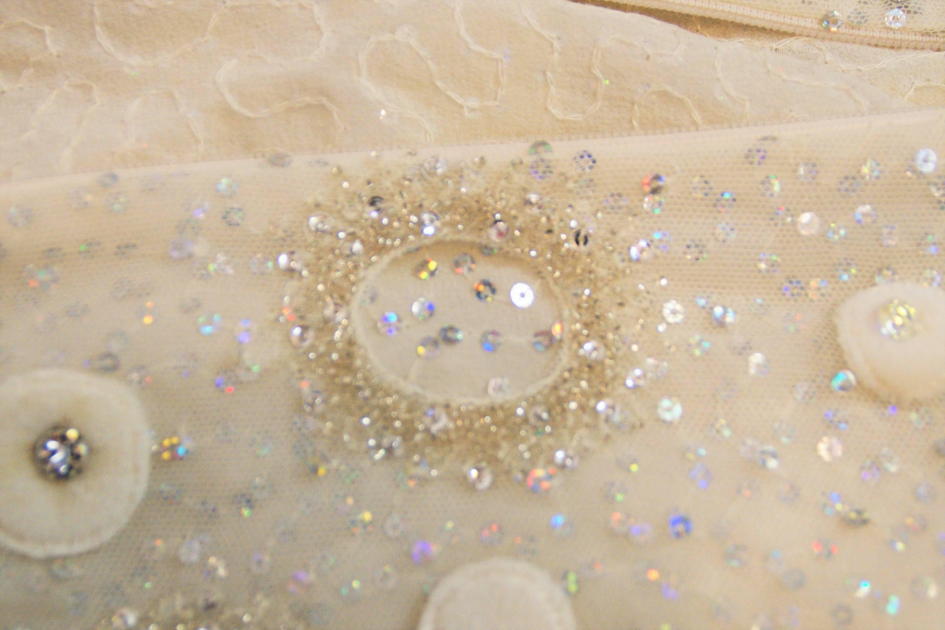 S/S 1999 Atelier Versace Elfenbeinfarbene Seide verschönertes Hochzeitsbrautkleid Kleid 1