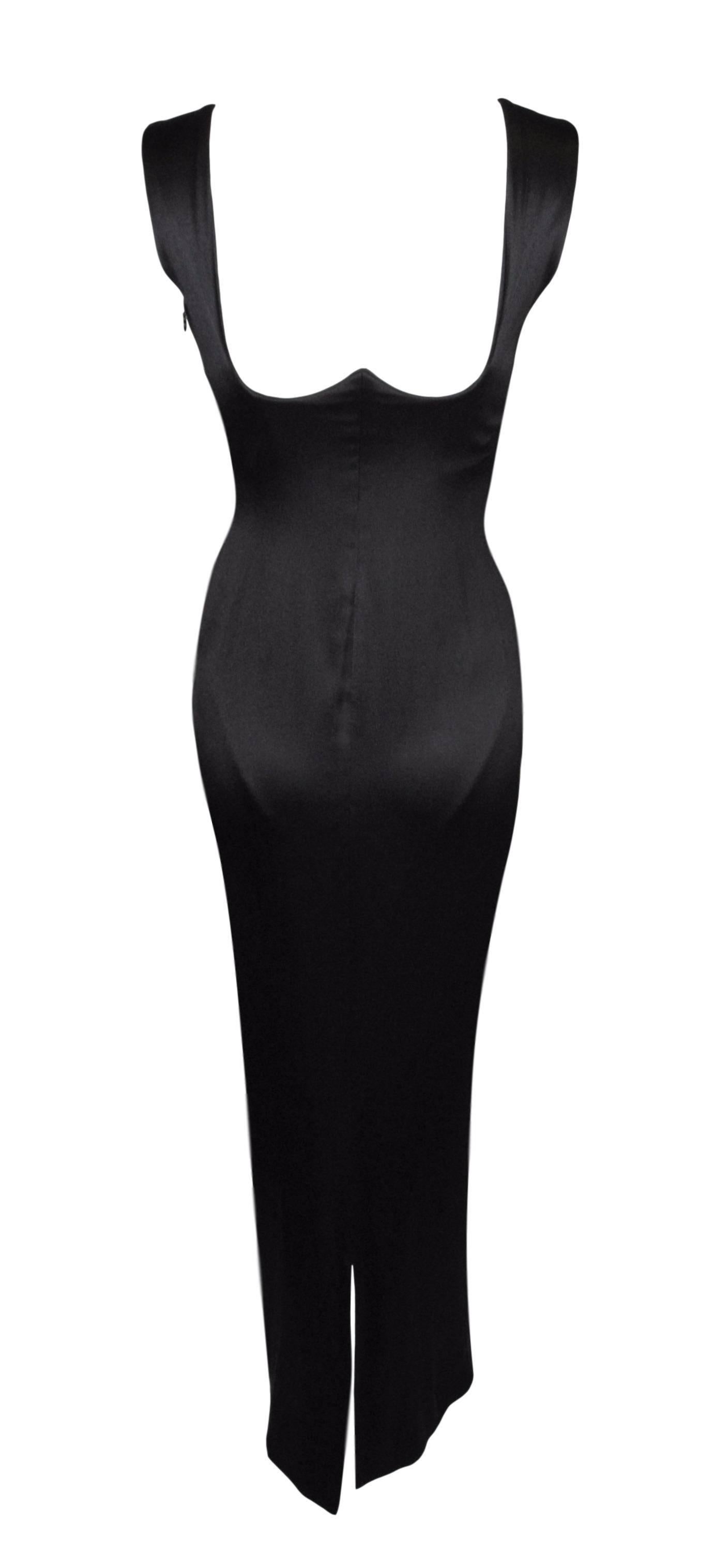 DESIGNER: F/W 1995 Gianni Versace- gown with a built in bodysuit.

Please contact for more information and/or photos.

CONDITION: Excellent- tiny mend to seam at the zipper on inside bodysuit (minor and not visible as it is on the inner bodysuit and