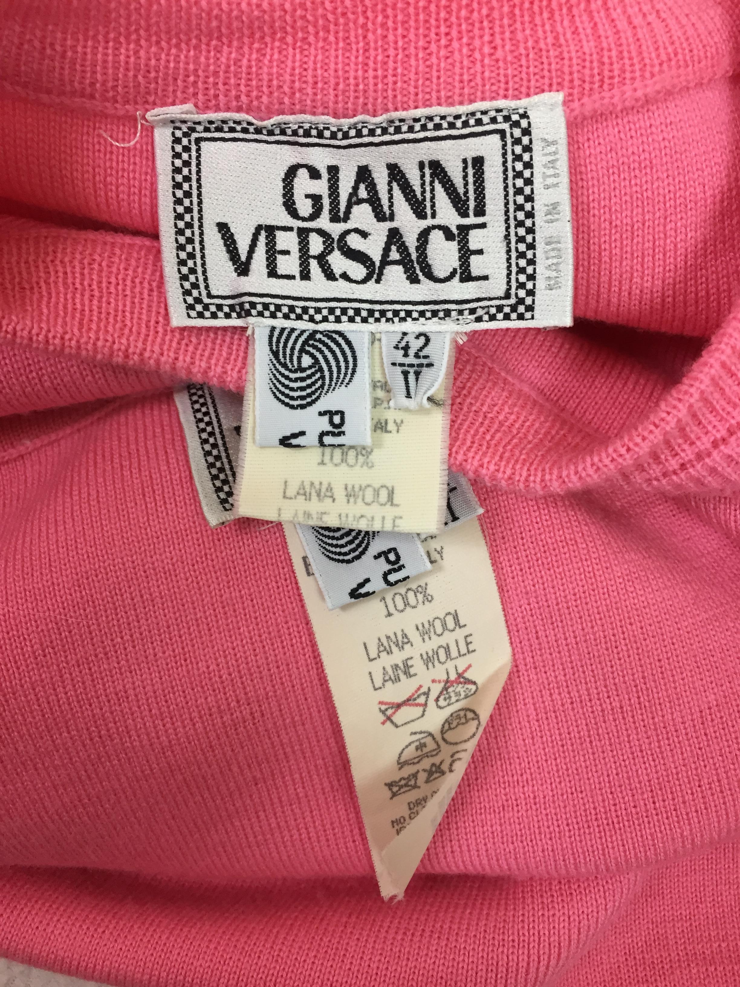 1993 Gianni Versace Pink Pin-Up Knit Wiggle Pencil Skirt & Top Ensemble In Good Condition In Yukon, OK