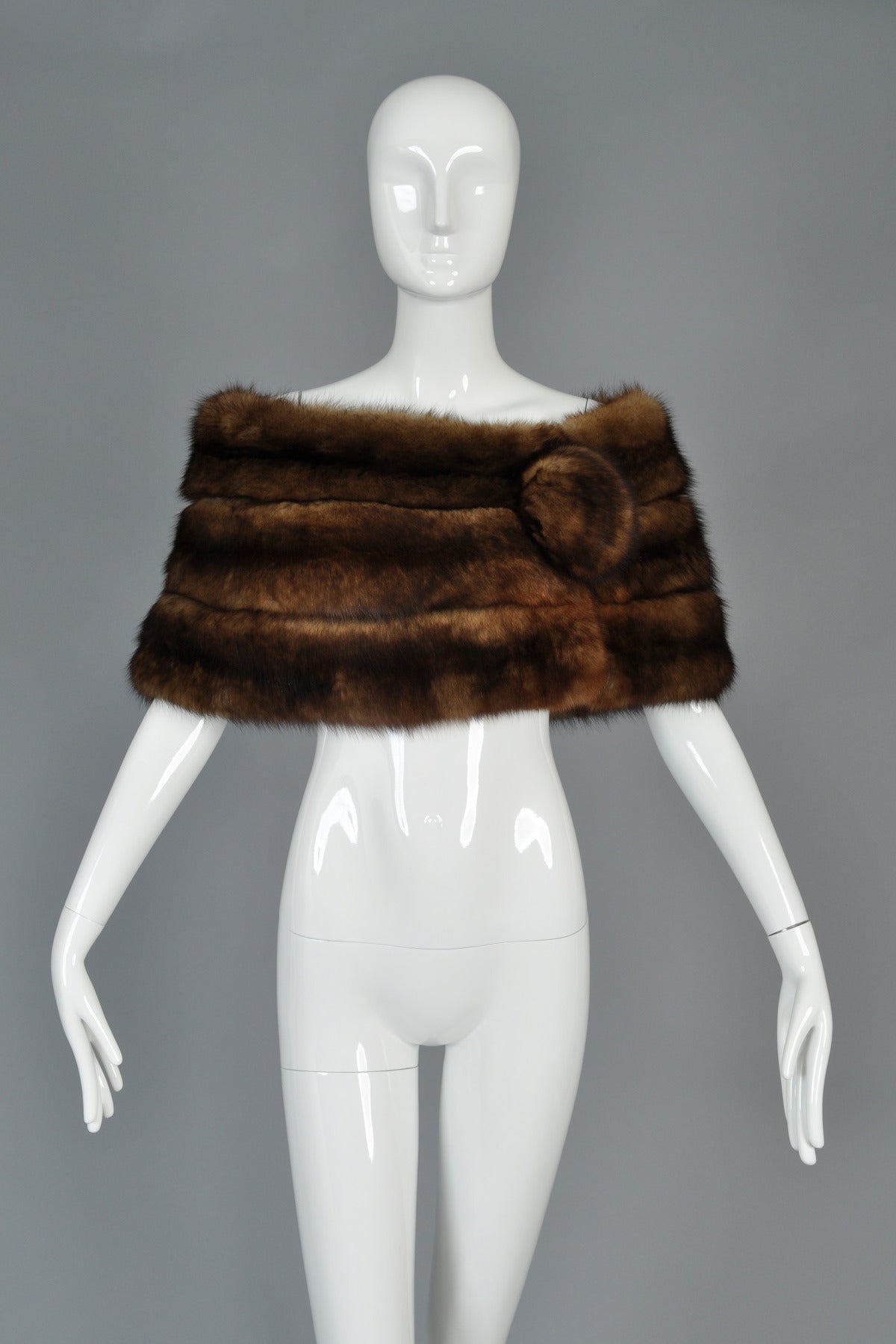 Absolutely stunning vintage 1960s genuine Russian Sable fur stole. Glamorous and hard to find off-the-shoulder construction. Three rows of ultra wide male sable pelts with giant pouf button. Can be worn open in classic style or off the shoulder and