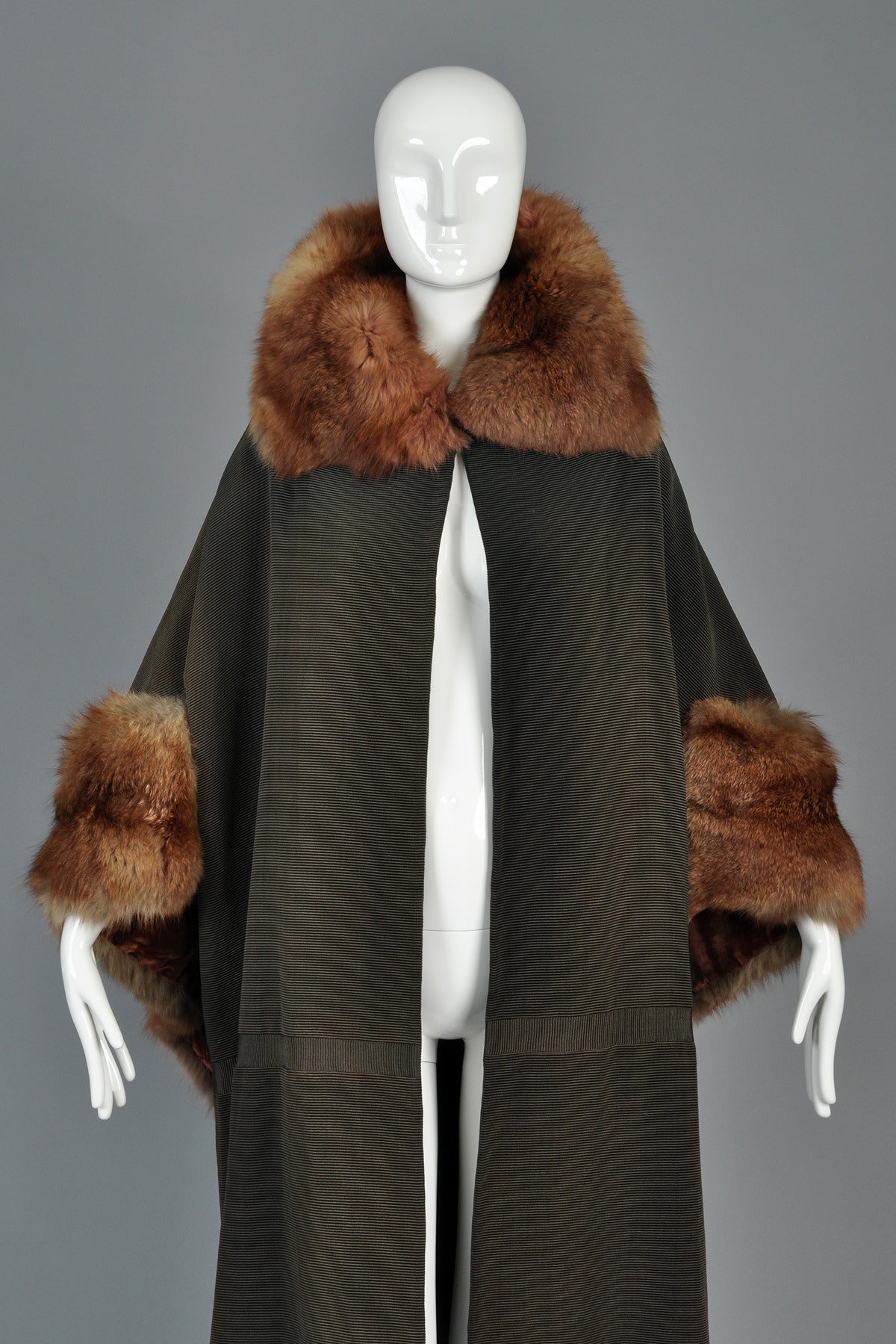 Art Deco Cape-Backed Faille Coat w/ Sable Fur Trim In Excellent Condition In Yucca Valley, CA