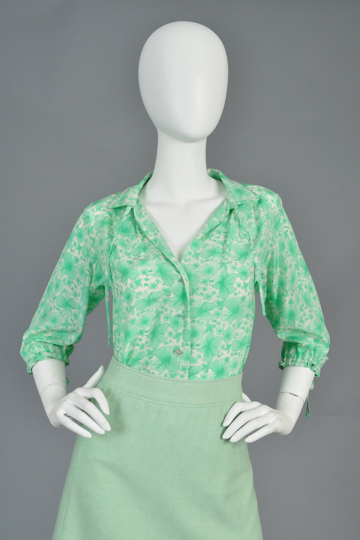 1970s NOS Courrèges Silk Floral Peasant Blouse In New Condition In Yucca Valley, CA