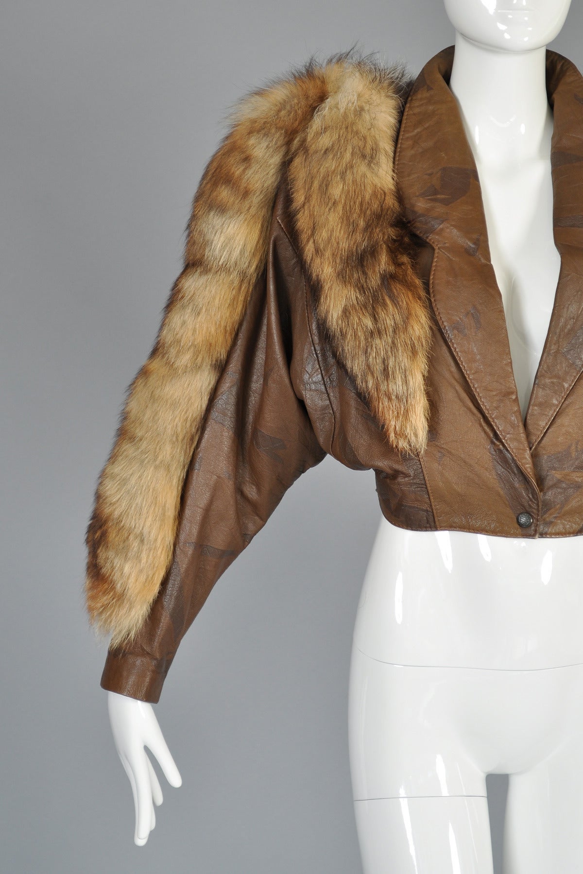 Cropped Cocoa Leather Jacket with Fox Fur Trim In Excellent Condition In Yucca Valley, CA