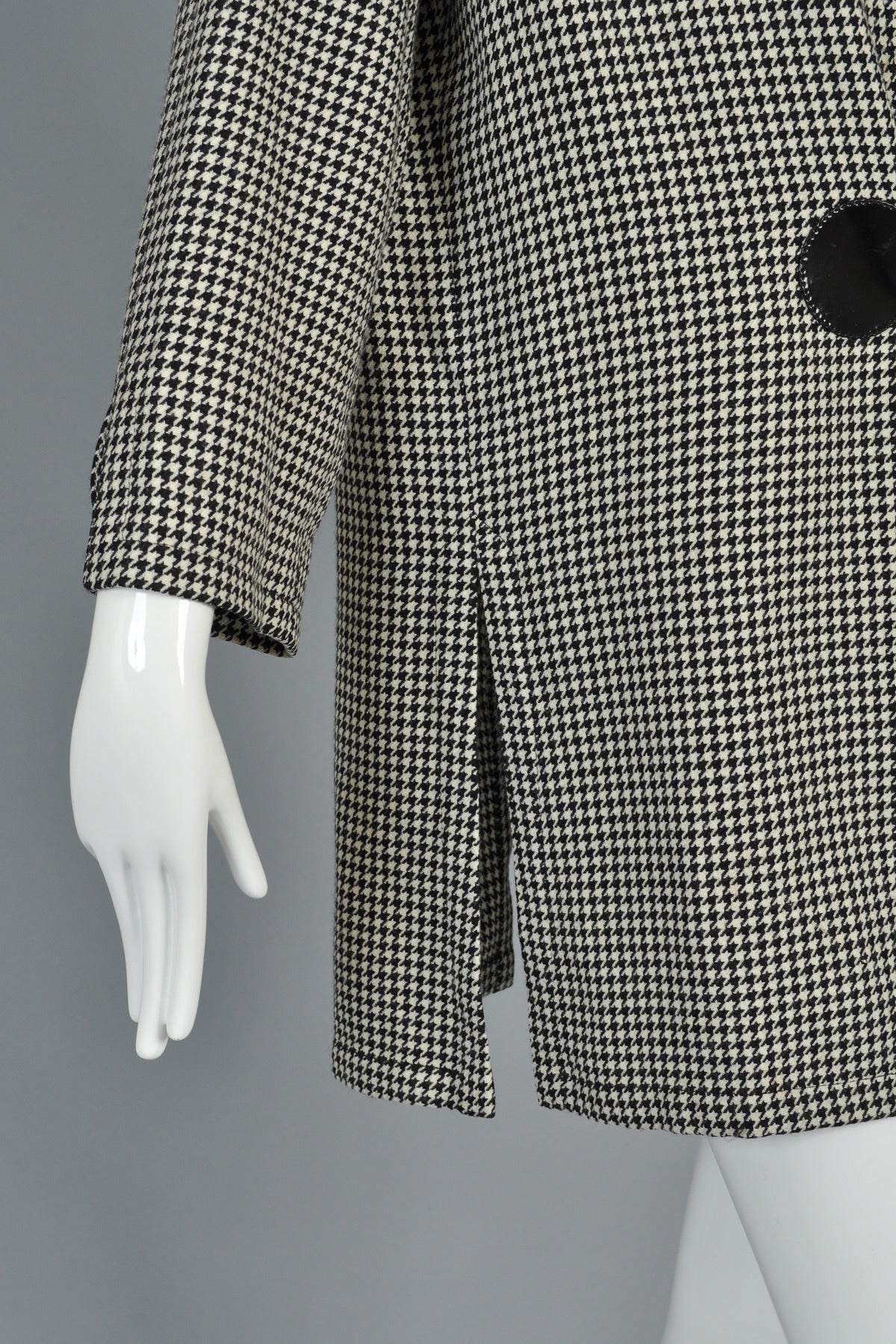 F/W 93 Pierre Cardin Haute Couture Houndstooth Vinyl Tie Jacket For Sale 2