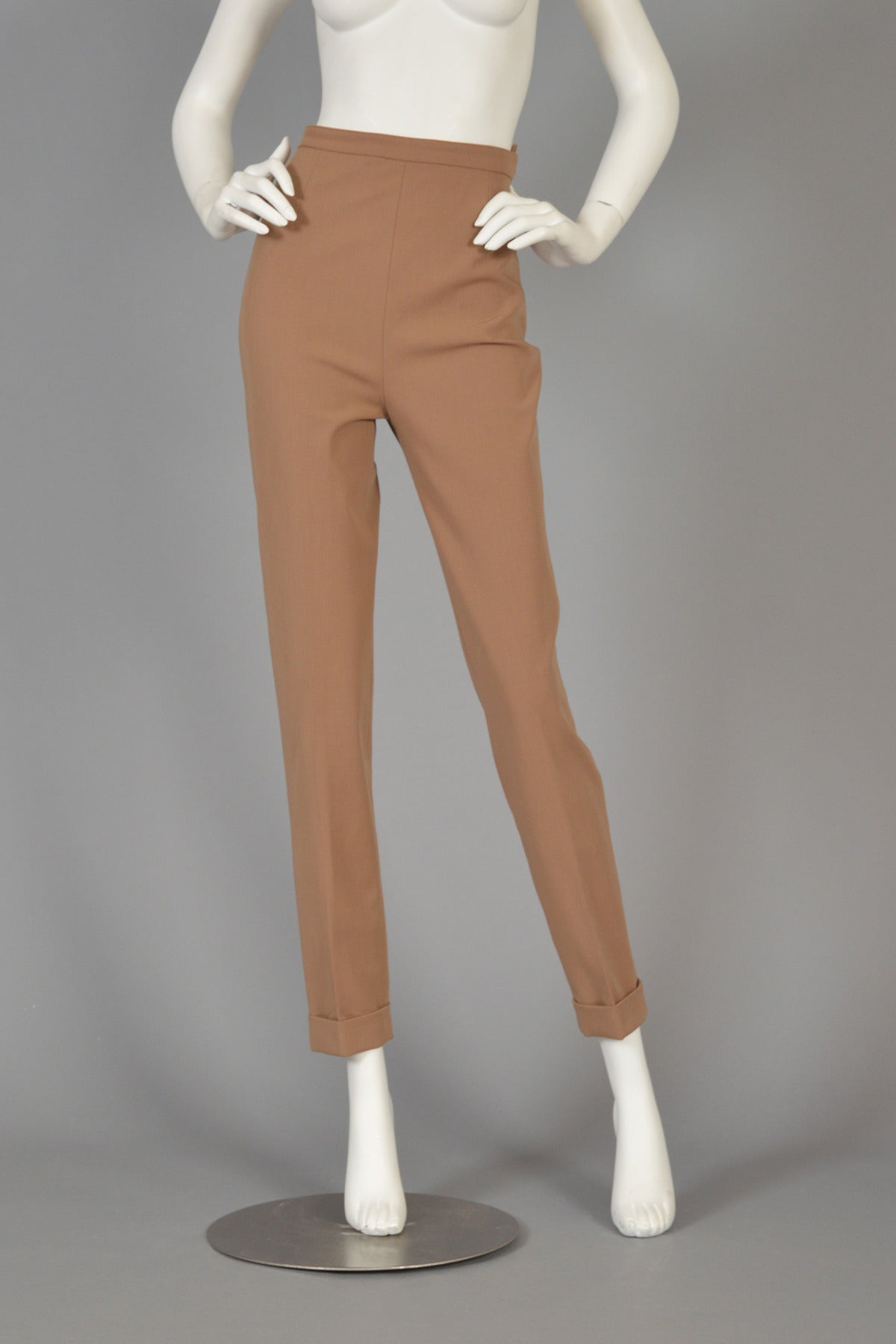 Classic late 1980s/early 90s Hermes riding trousers. Incredible find! Ultra high waist with side zip, tapered legs + cuffed hem. No material tag but feels like a cotton/linen blend. Definitely has a bit of give.

MEASUREMENTS
Waist: 27-28