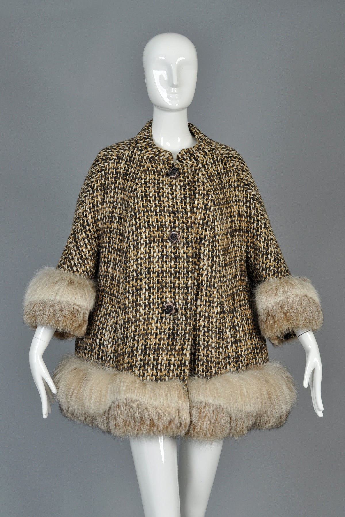 1960s Cropped Tweed Swing Coat with Lynx Fur Trim In Excellent Condition In Yucca Valley, CA