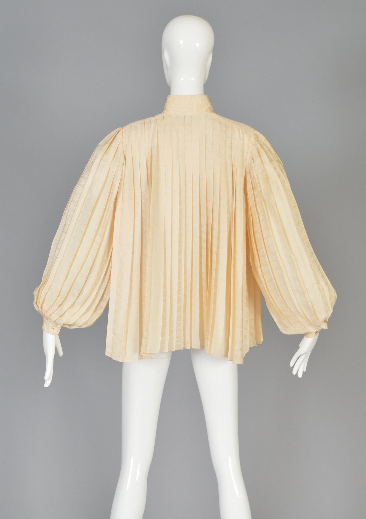 Gucci Ivory Pleated Silk Trapeze Blouse with Blouson Sleeves 4