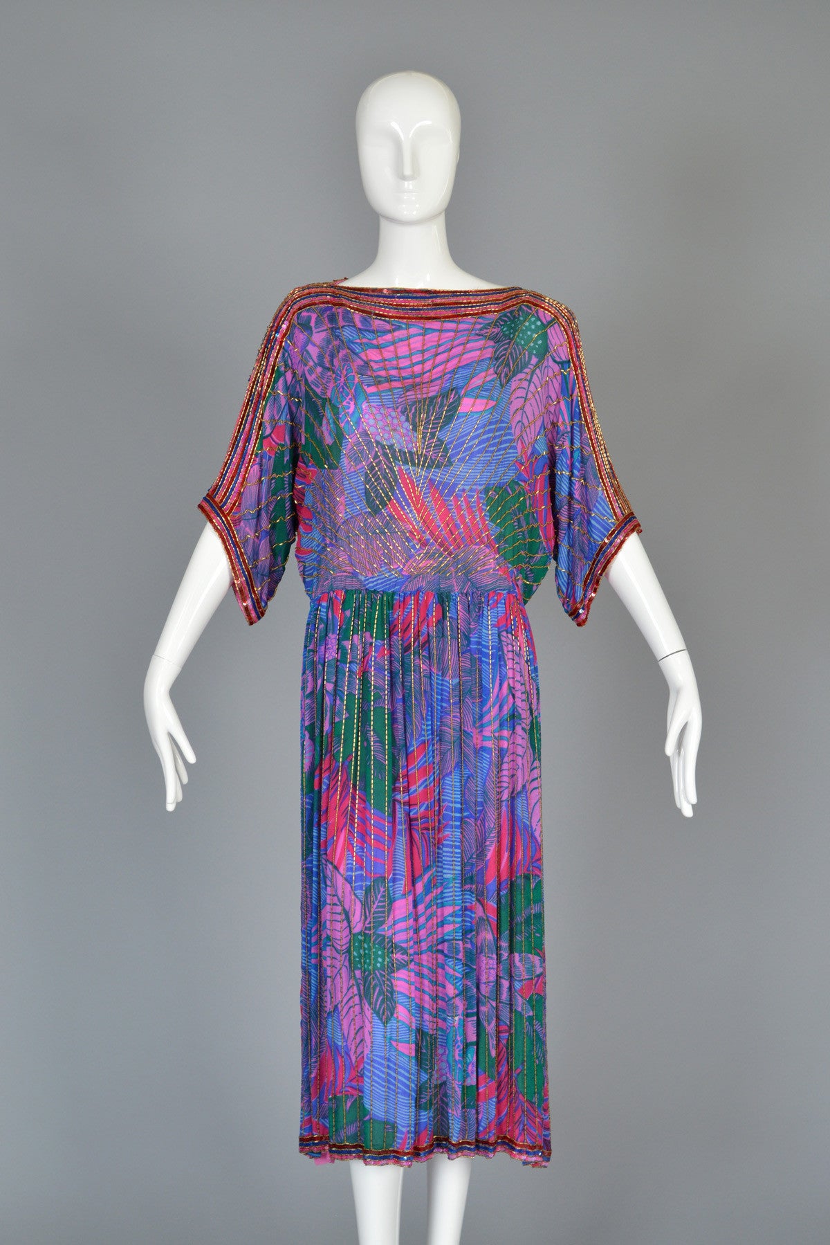 1970's Graphic Beaded Silk Dress with Kimono Sleeves In Excellent Condition In Yucca Valley, CA
