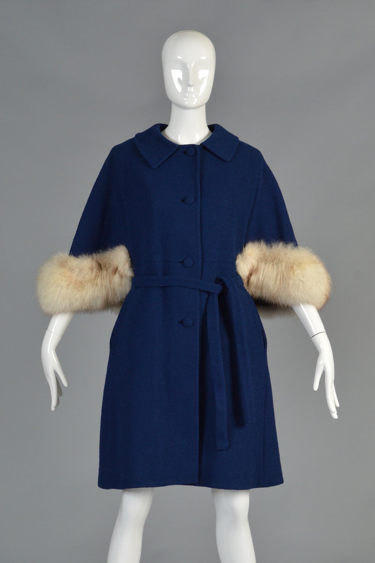 1960's Belted Wool Cape Coat with Blue Fox Fur Trim In Excellent Condition In Yucca Valley, CA