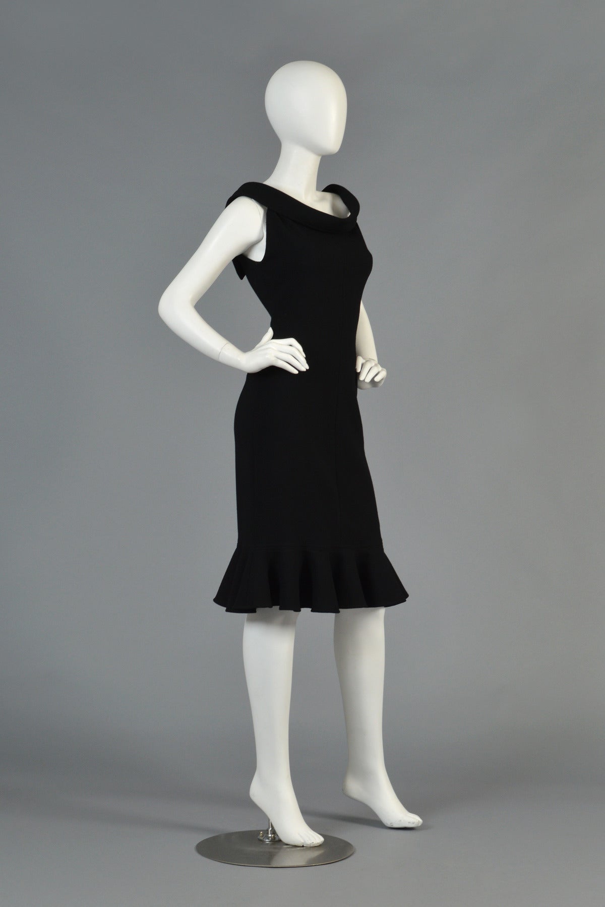 Sexy Architectural 1980's Oscar de la Renta Little Black Dress In Excellent Condition In Yucca Valley, CA