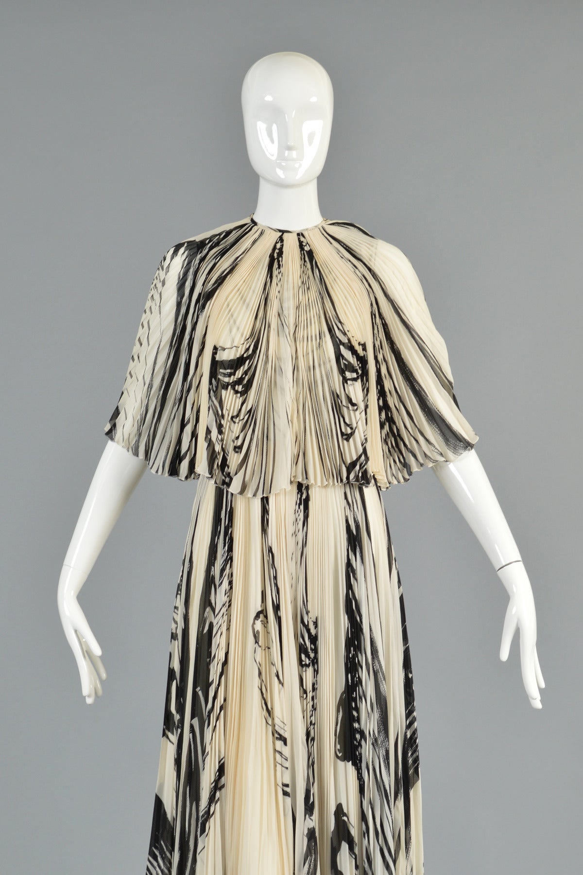 La Mendola 1960s Graphic Pleated Silk Gown + Capelet In Excellent Condition In Yucca Valley, CA