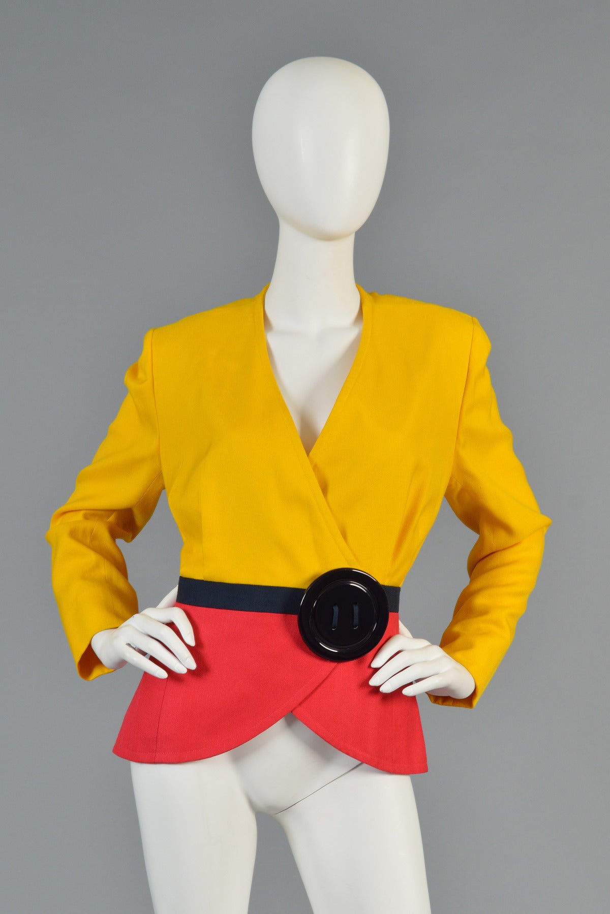 Absolutely awesome 1989 Pierre Balmain haute couture blazer designed by Oscar de la Renta. An extremely rare find find and right on trend for 2015!

Colorblocked slubbed silk body in banana yellow, bright watermelon and dark (almost black)