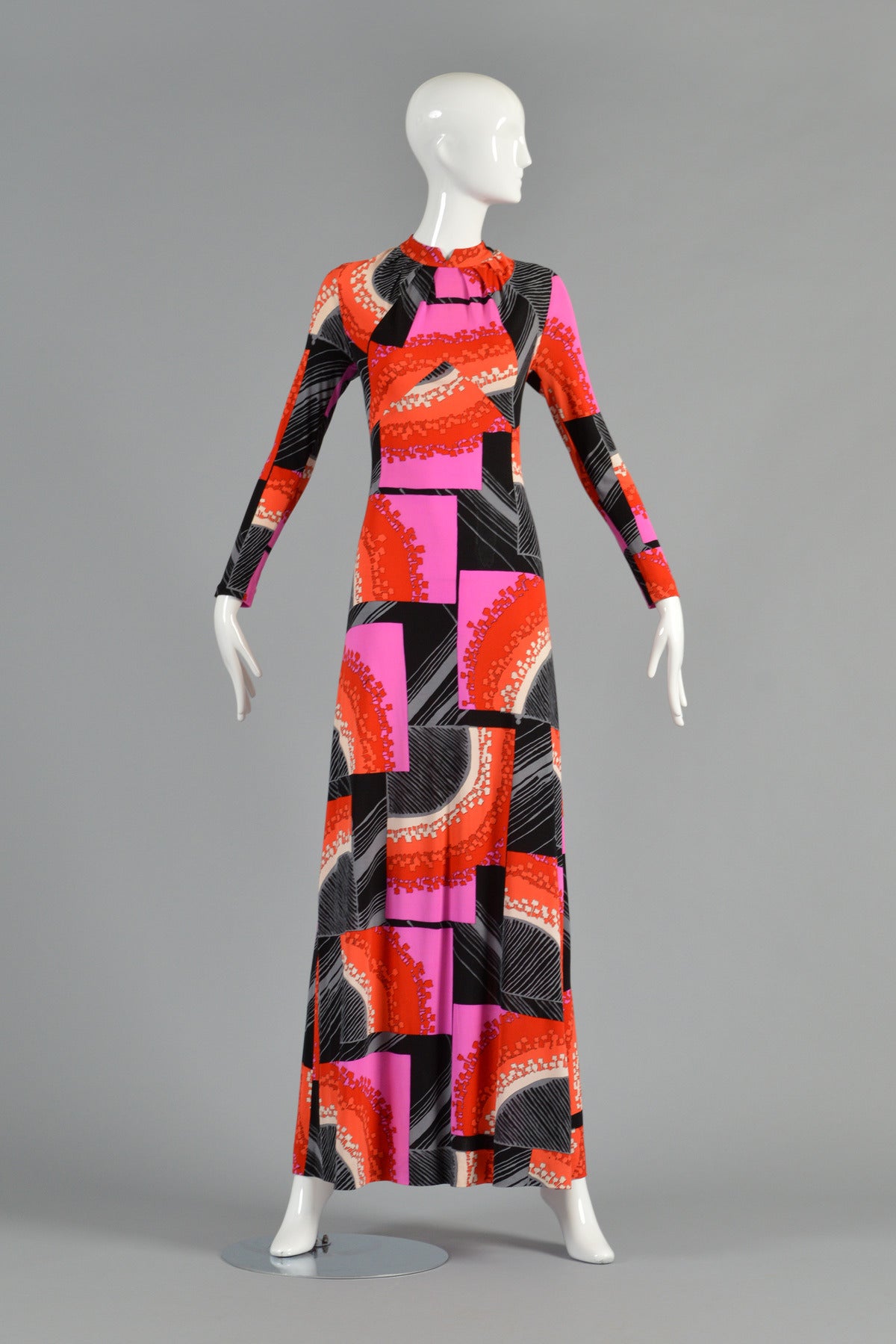 1960s graphic silk jersey maxi dress - amazing piece in the best-ever color palette. High gathered neckline with fitted bodice, long sleeves and the slinkiest long skirt. Ultra long supermodel length. Excellent vintage condition - freshly cleaned