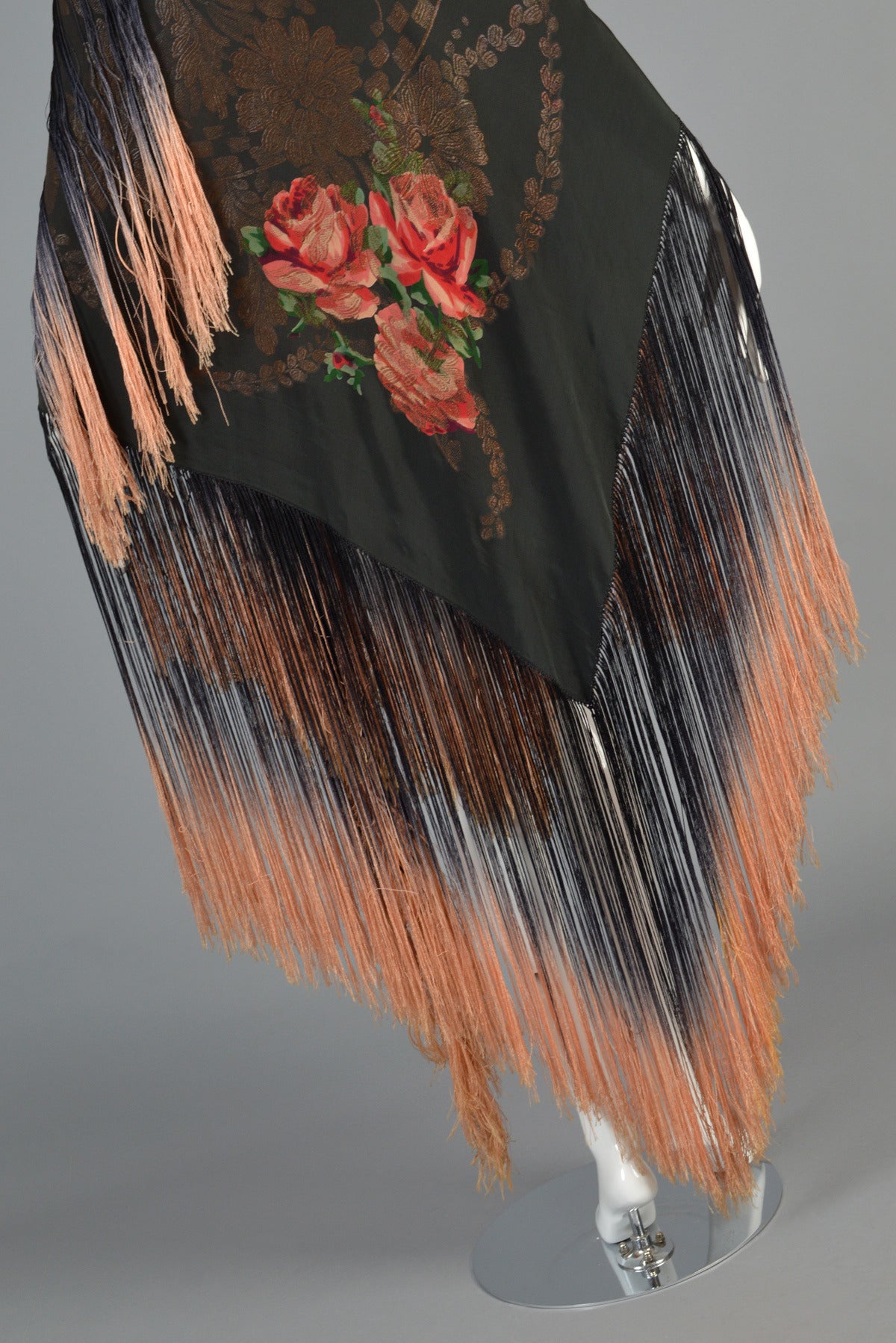 1920s Silk Lamé Floral Piano Shawl with Fringe For Sale 2