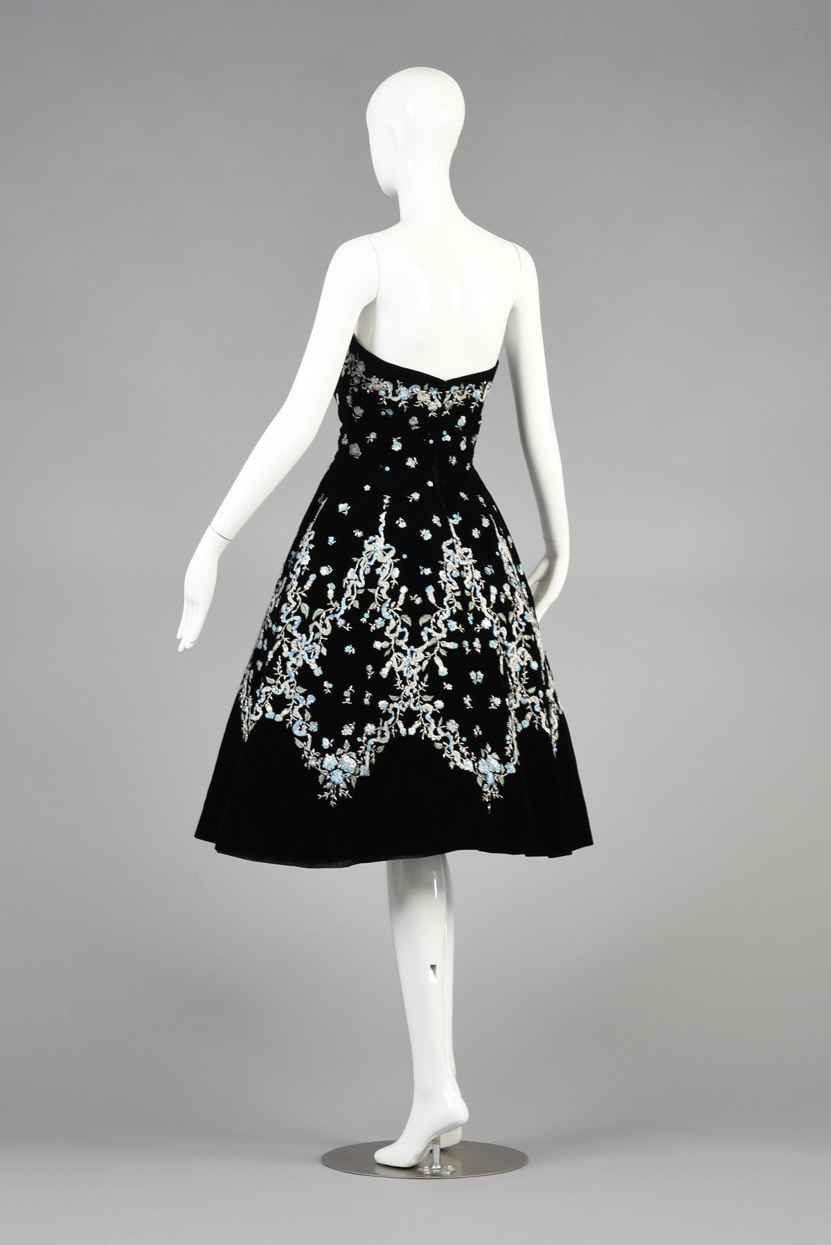 Women's 1957 Pierre Balmain Haute Couture Cocktail Dress with Lesage Embroidery For Sale