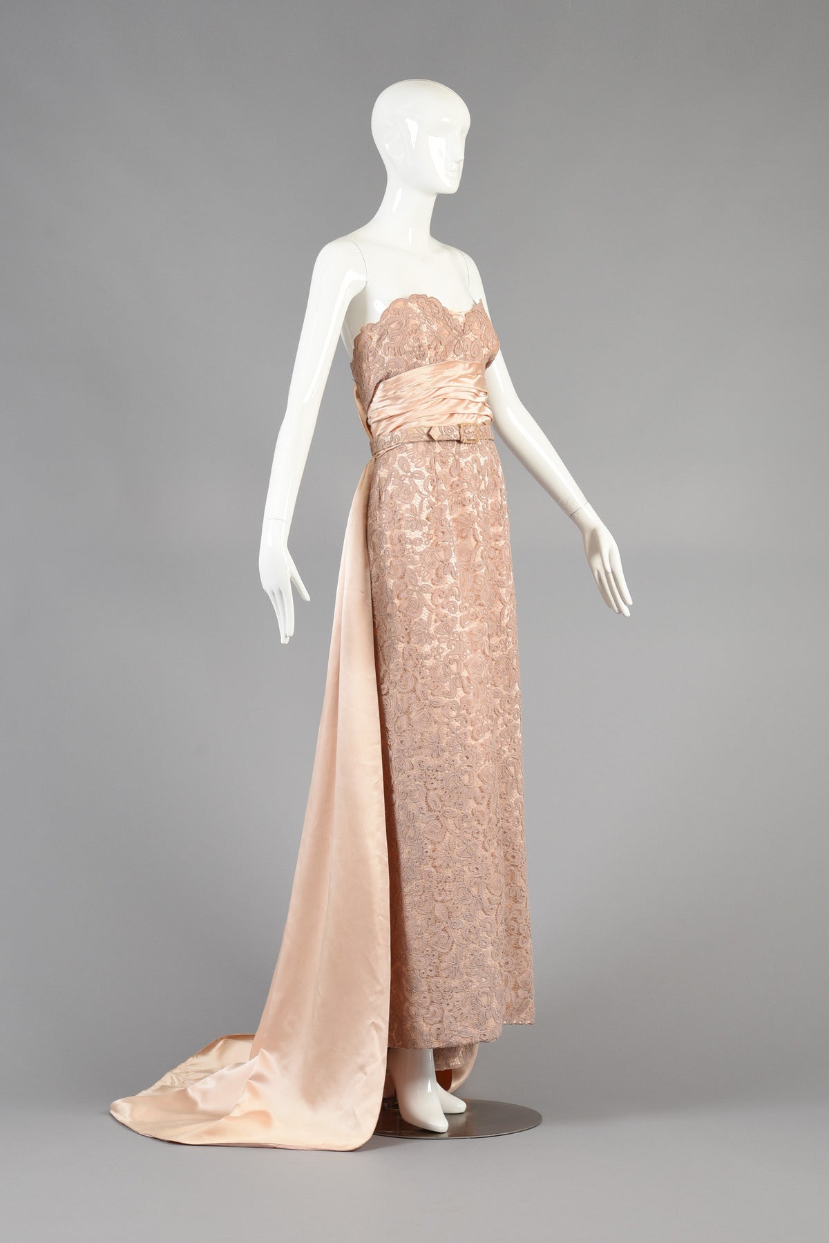 Women's Circa 1952 Pierre Balmain Demi Couture Lace Evening Gown with Train For Sale