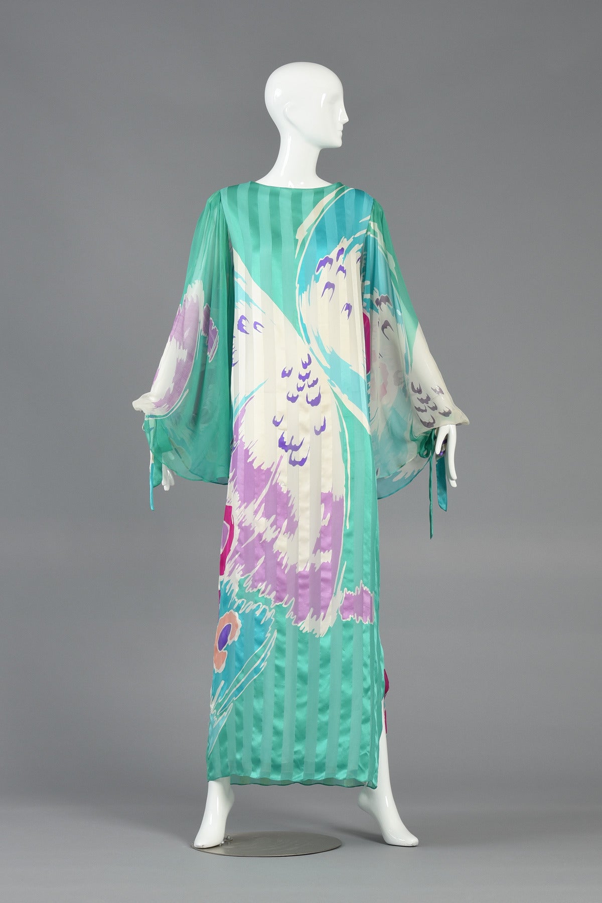 Hanae Mori Silk Caftan with Massive Draped Sleeves In Excellent Condition In Yucca Valley, CA