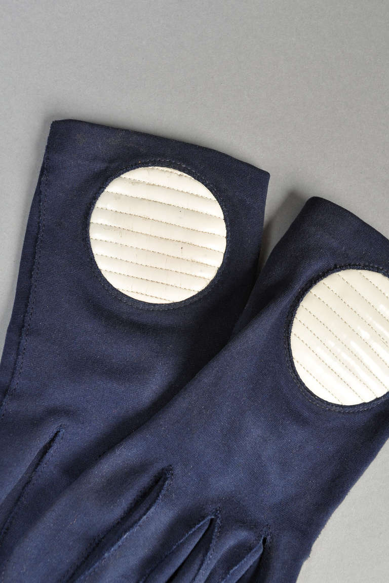 Pierre Cardin 1960s Mod Circle Gloves In Excellent Condition In Yucca Valley, CA