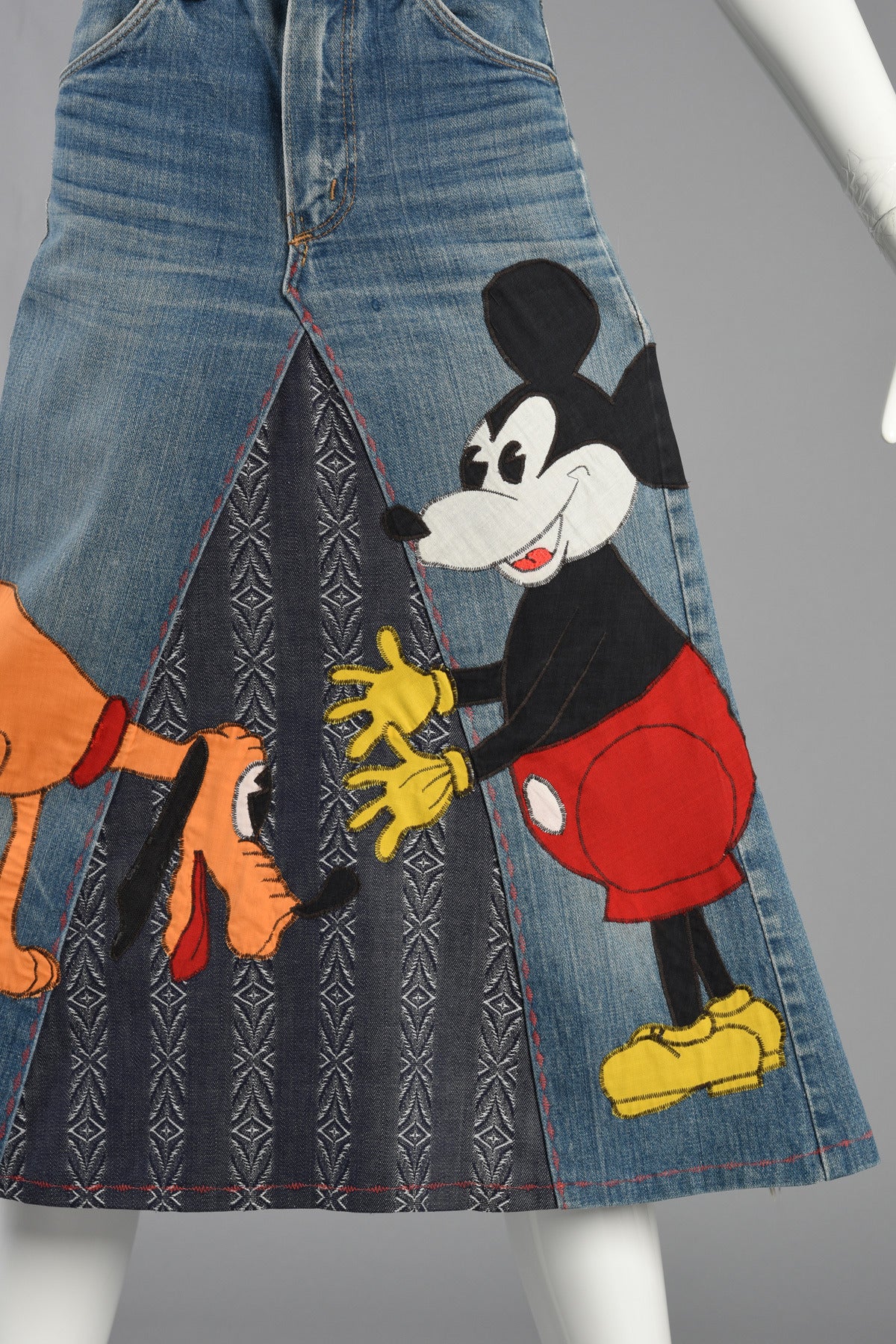 Gray Wonderful 1960s Serendipity 3 Graphic Mickey Mouse & Pluto Denim Skirt