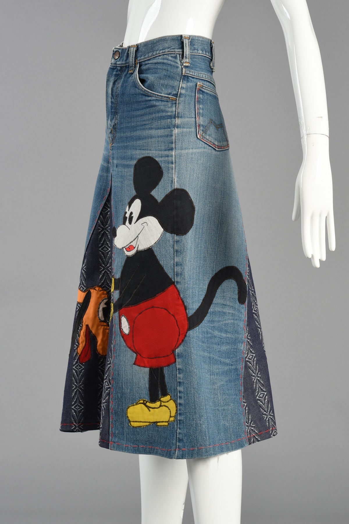 Wonderful 1960s Serendipity 3 Graphic Mickey Mouse & Pluto Denim Skirt 2