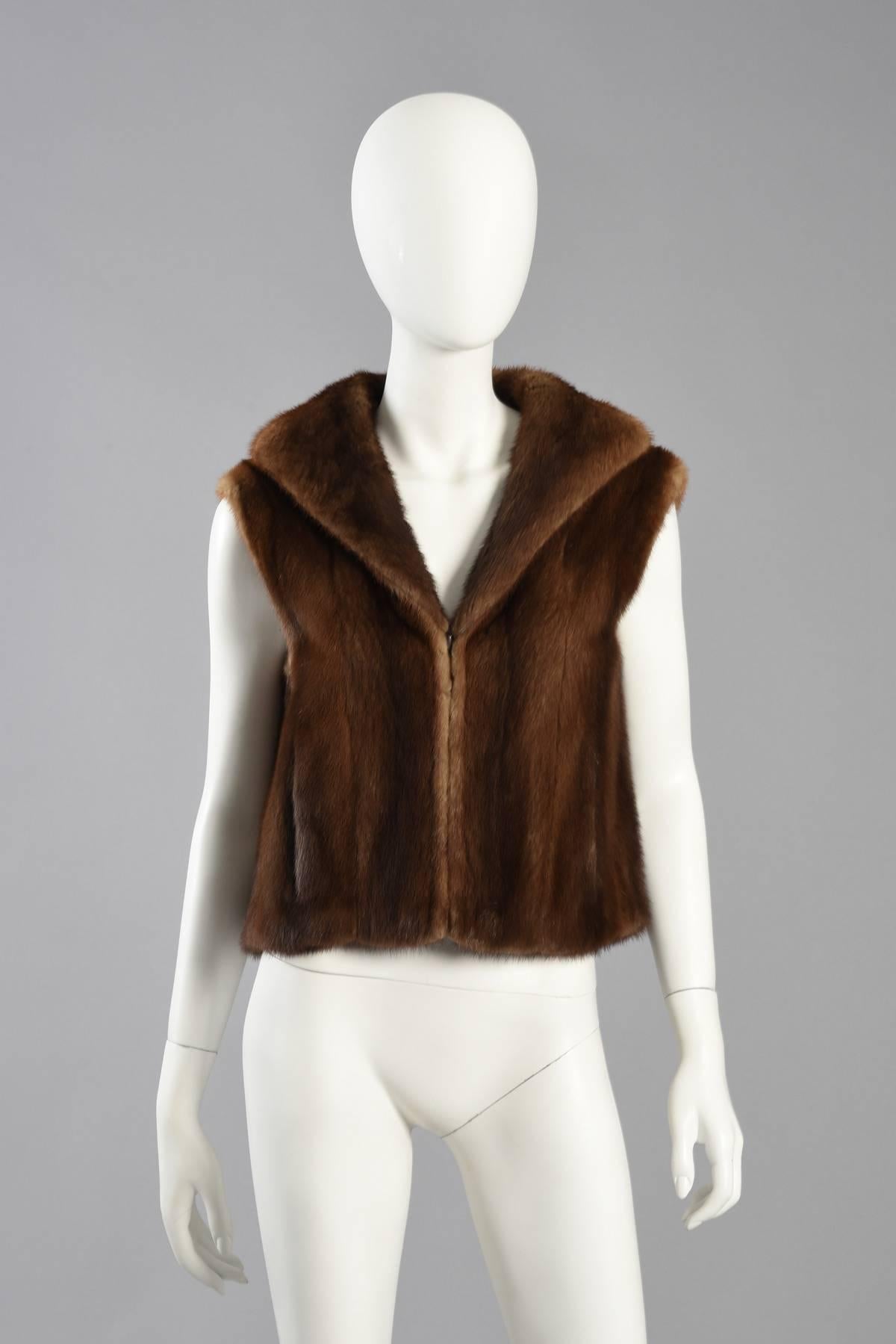 Excellent Neiman Marcus Cropped Mink Fur Gilet / Vest In Excellent Condition In Yucca Valley, CA
