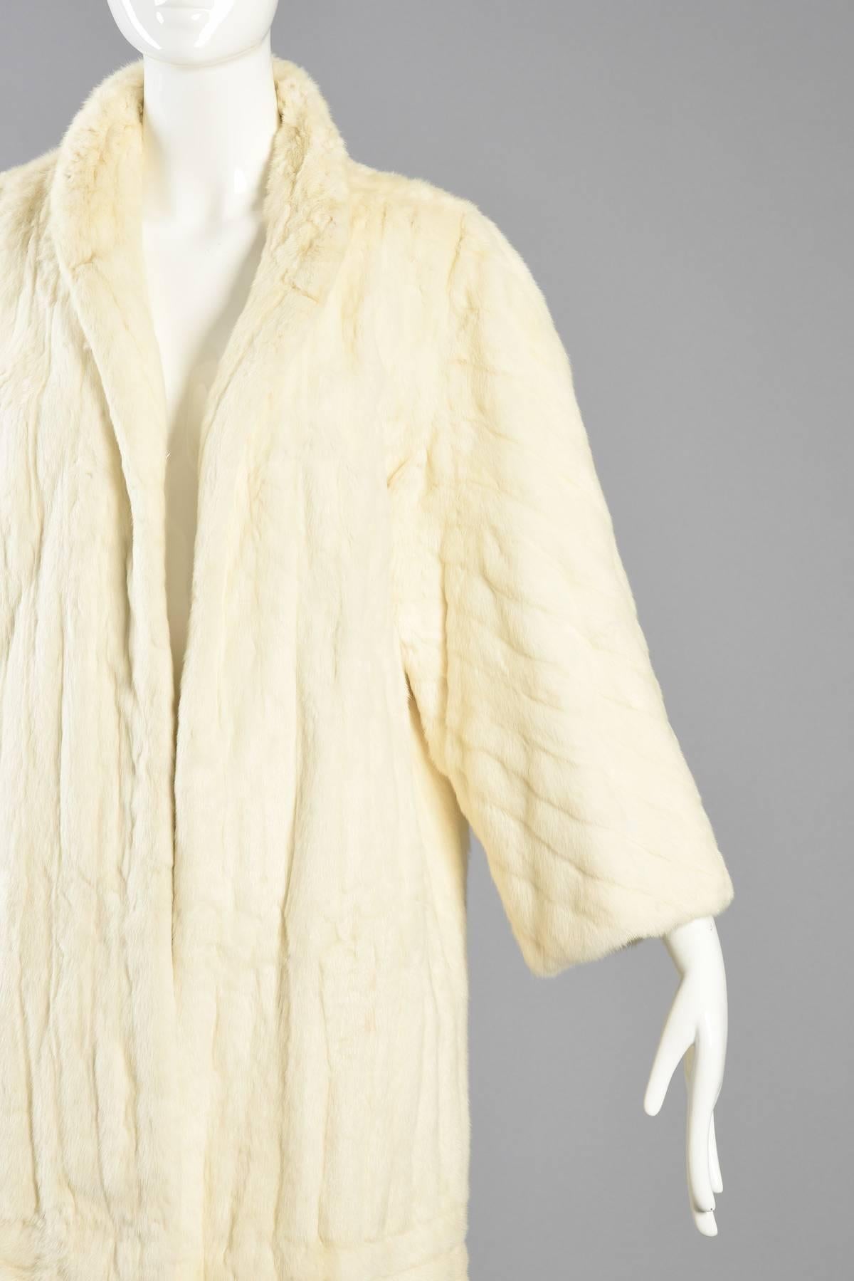 Stunning 1950s Ermine Fur Swing Coat In Excellent Condition In Yucca Valley, CA