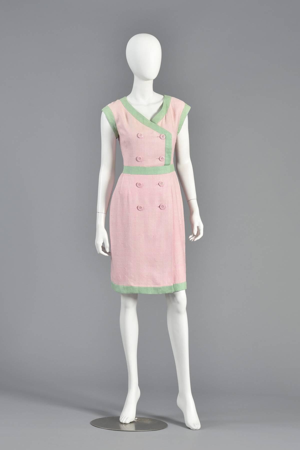 Lovely vintage 1980s pale pink & green linen dress by Valentino. The dress boasts a double breasted fitted bodice with large pink buttons and green trim. Fully lined in silk.

We ESTIMATE this piece to be about a size medium but please refer to