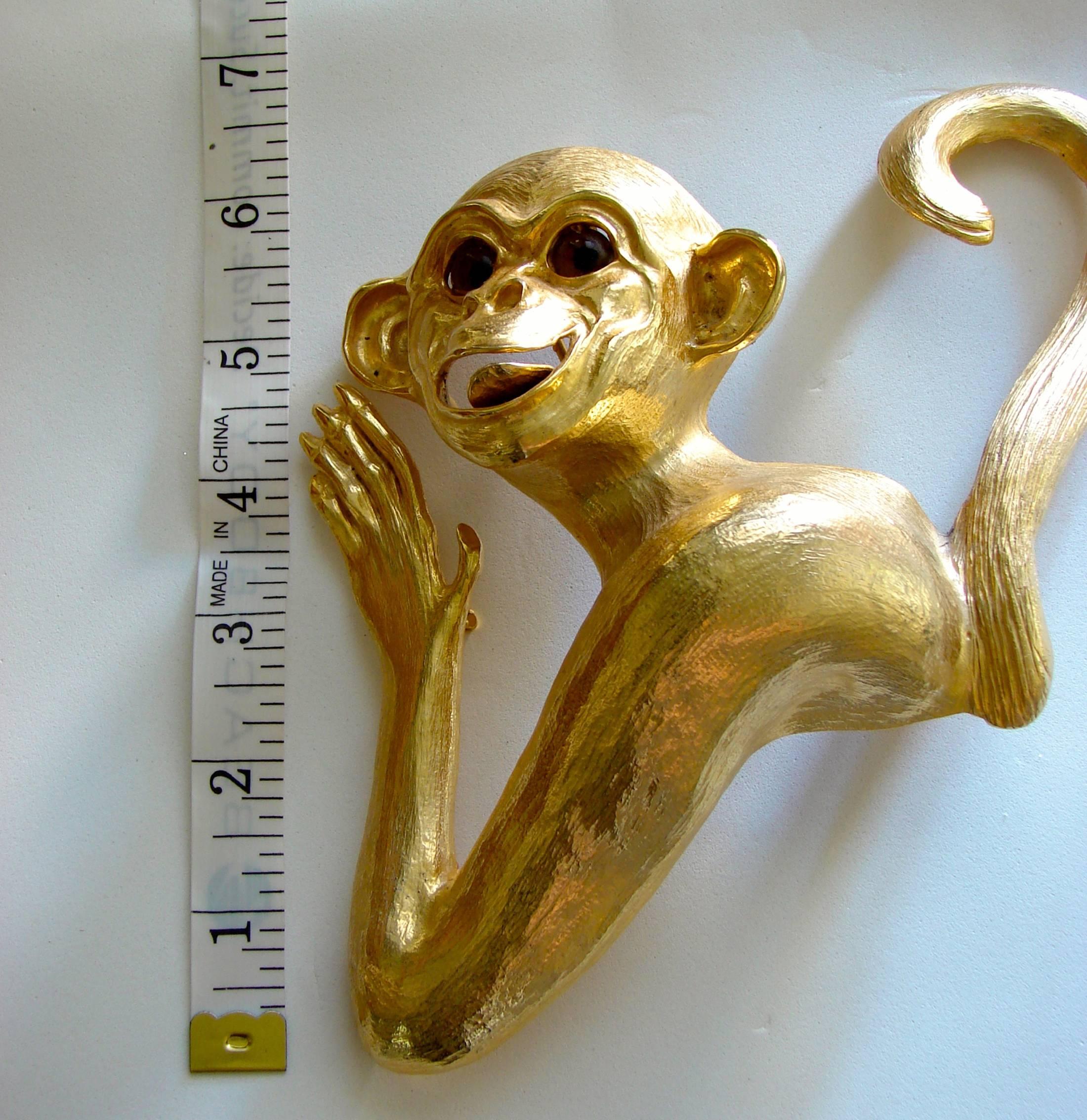 Rare Christopher Ross Massive Smiling Monkey Belt Buckle 24ct Gold Plate 1980s In Excellent Condition In Port Saint Lucie, FL