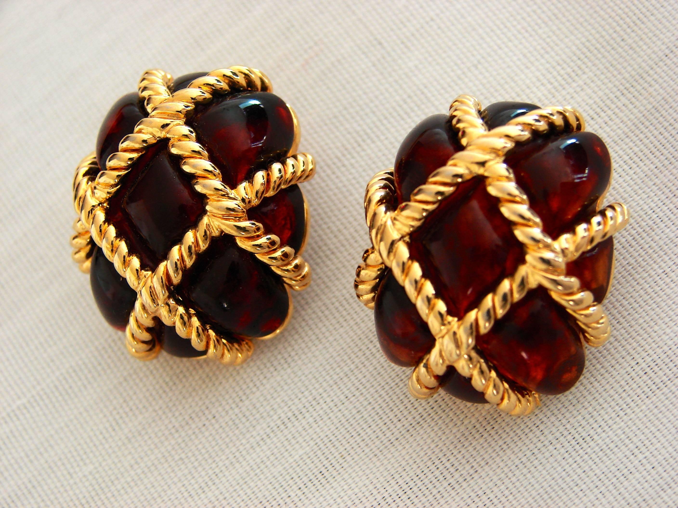 Contemporary Kenneth Jay Lane Gold Wire Basket Earrings with Rootbeer Stone Clip Style 1980s