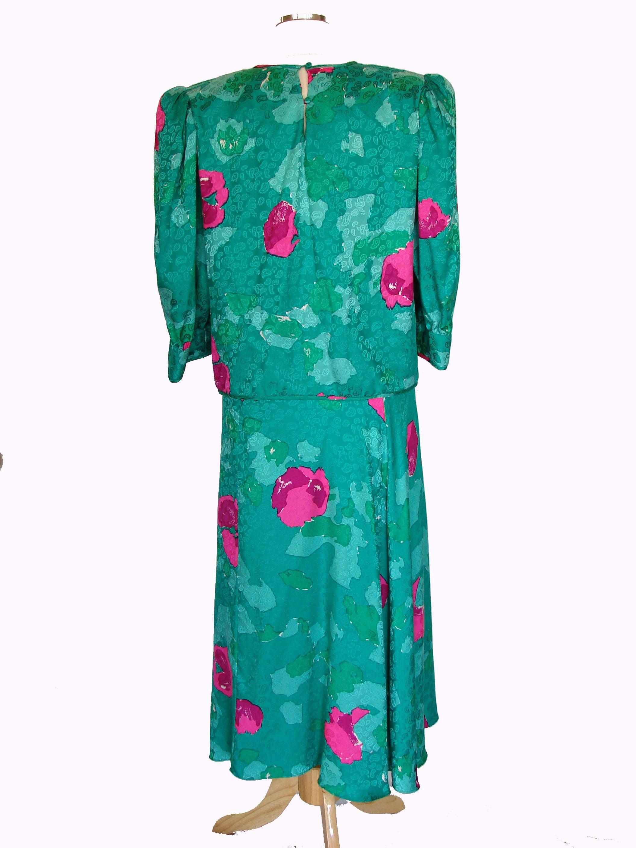 Green Flora Kung 2pc Emerald + Pink Silk Floral Blouse + Skirt Ensemble Size 8 1980s
