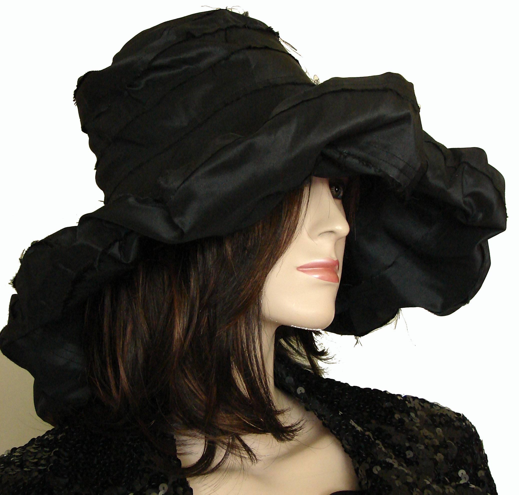 Extremely Rare Ivan Grundahl Abstract Black Silk Hat with Wire Frame New + Tags In New Condition In Port Saint Lucie, FL