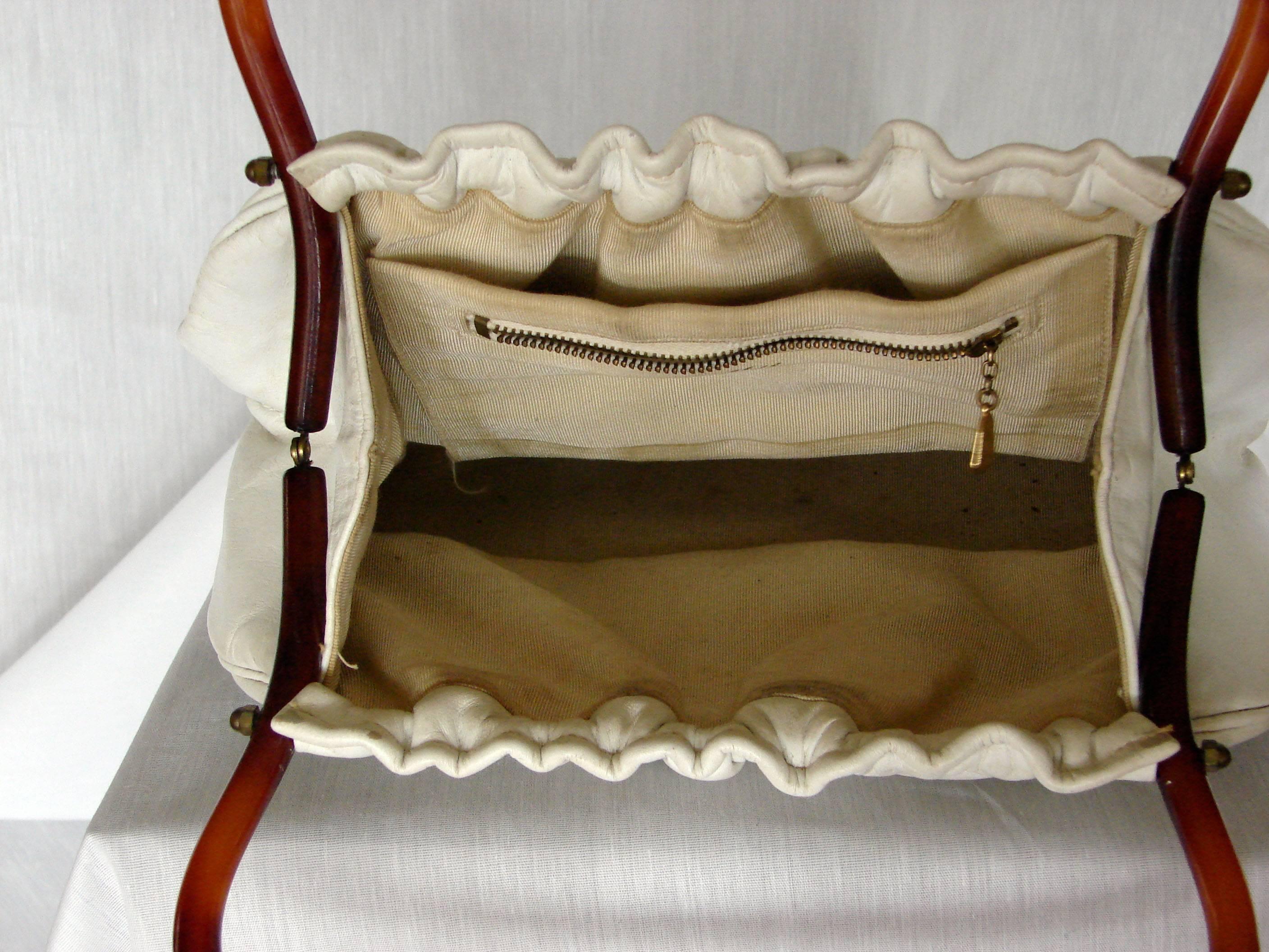 Women's Morris Moskowitz White Leather Handbag with Hinged Lucite Handles 1960s 