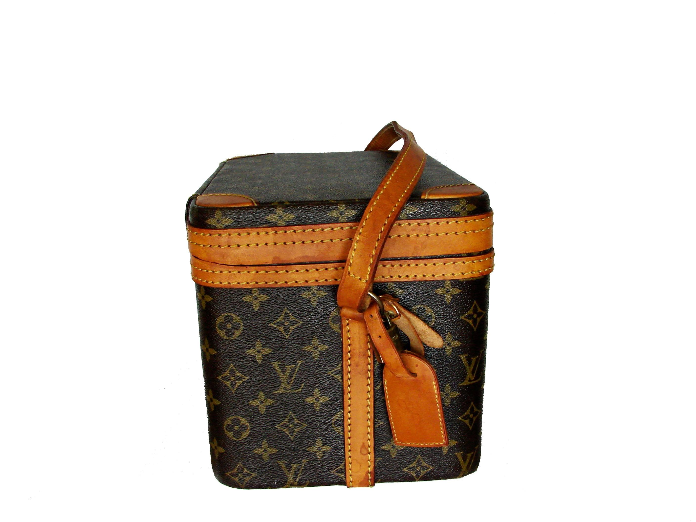 Louis Vuitton Monogram Train Case Toiletries Bag + Luggage Tag + Lock 1980s In Good Condition In Port Saint Lucie, FL