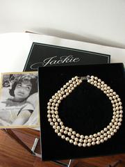 Franklin Mint 'Jackie's Pearls' Collar de perlas de imitación de tres vueltas Edición limitada años 90