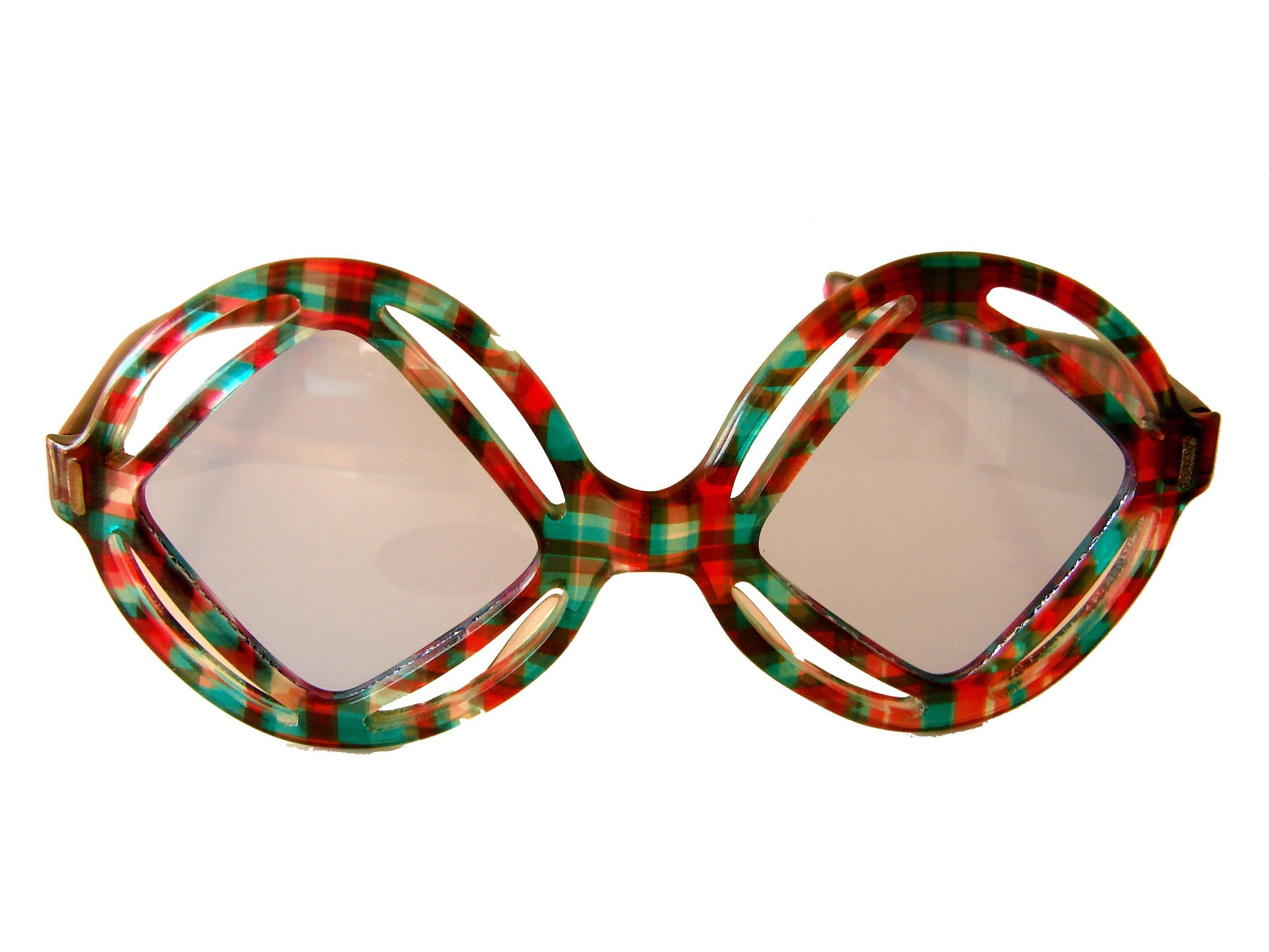 Beige Unique Paulette Guinet Sunglasses Op Art Modernist Frame 1970s