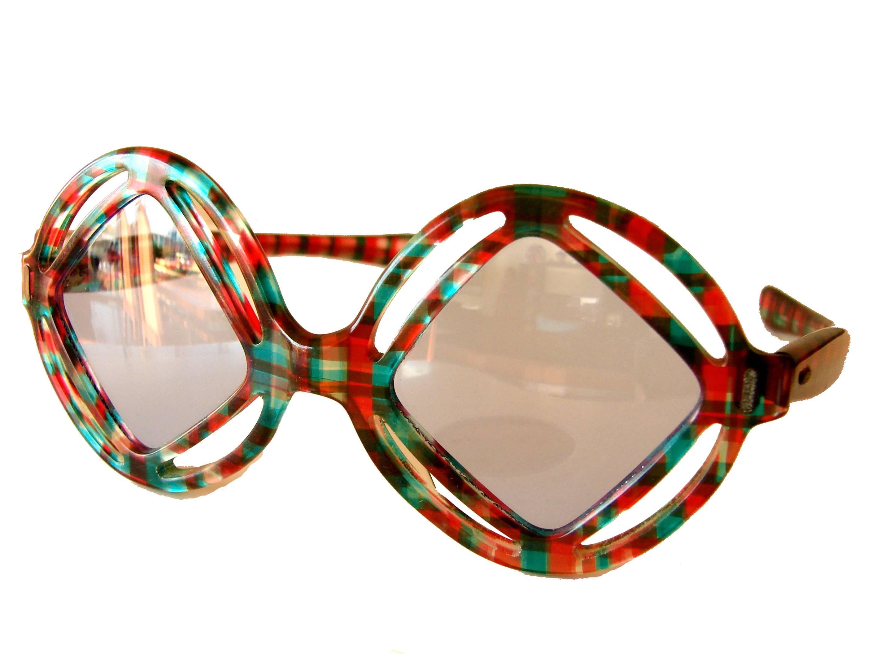 Unique Paulette Guinet Sunglasses Op Art Modernist Frame 1970s In Excellent Condition In Port Saint Lucie, FL