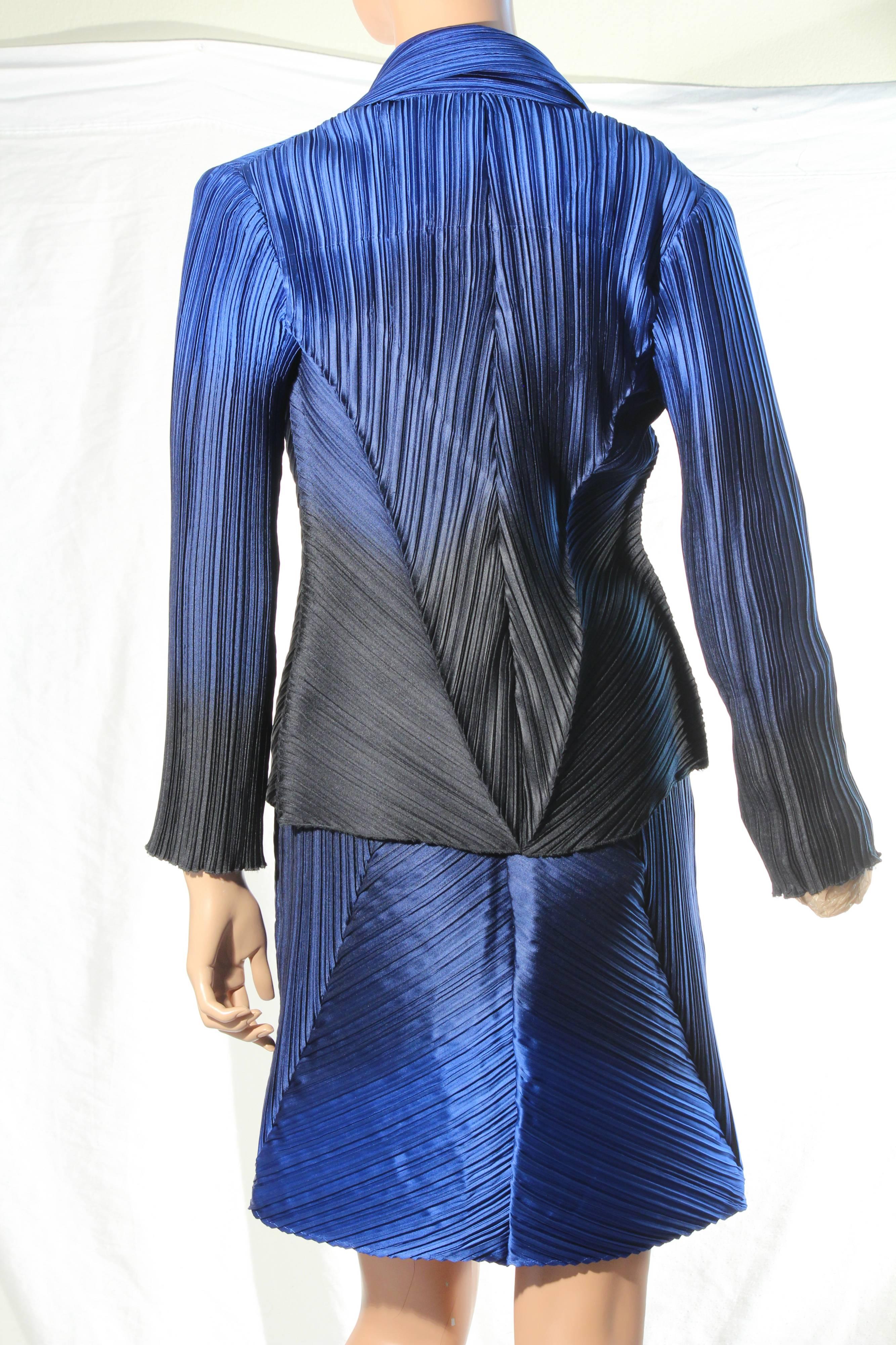 Issey Miyake Blue Ombre Micro Pleated Jacket and Skirt Suit Ensemble Japan Sz 2  In Excellent Condition In Port Saint Lucie, FL