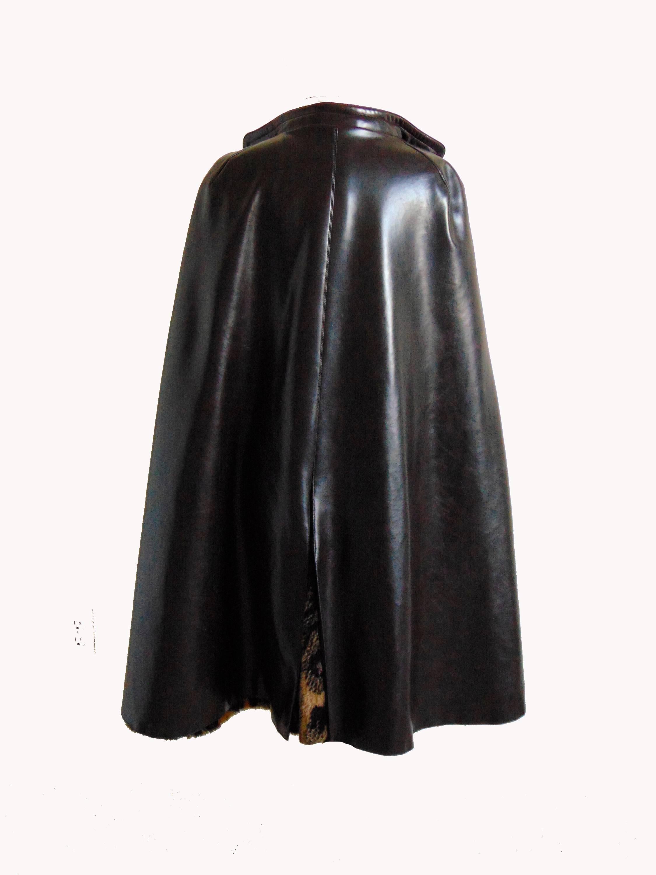 Rare Pierre Cardin Space Age Vinyl Cape Espresso Brown Faux Fur Lining 60s M In Good Condition In Port Saint Lucie, FL