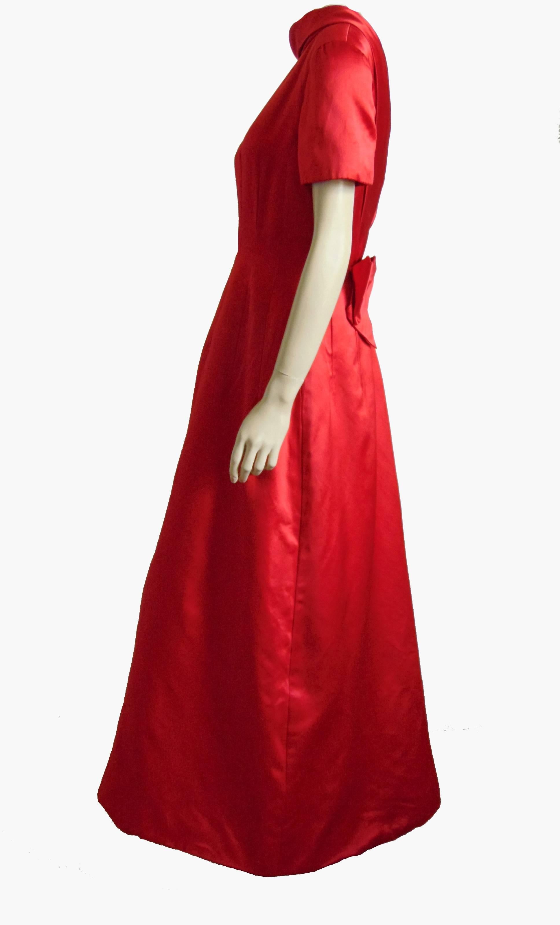 Brilliant Valentino Red Silk Evening Gown with Low Cut Back + Bow Size 10 1990s  In Excellent Condition In Port Saint Lucie, FL
