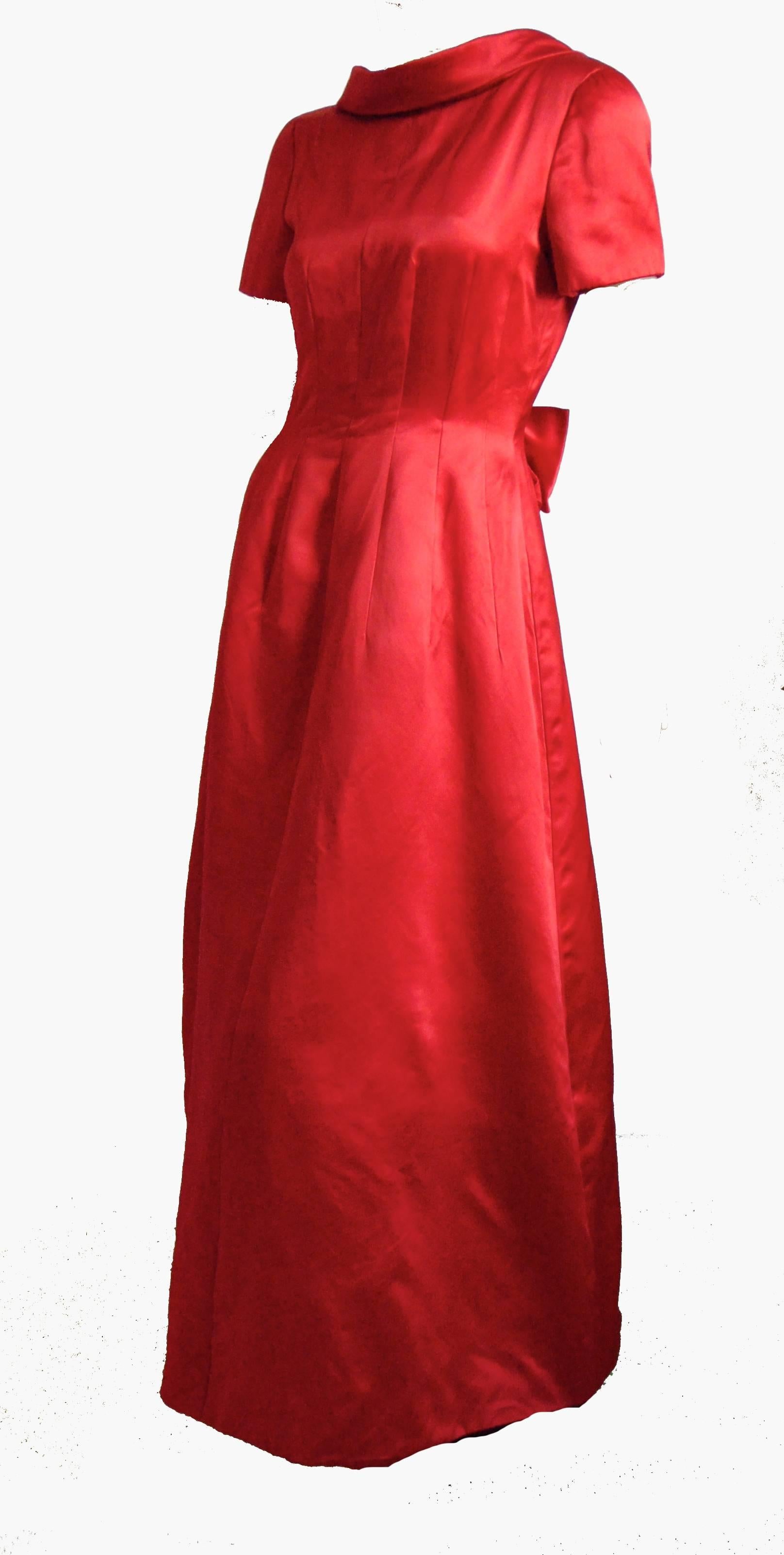 Brilliant Valentino Red Silk Evening Gown with Low Cut Back + Bow Size 10 1990s  1