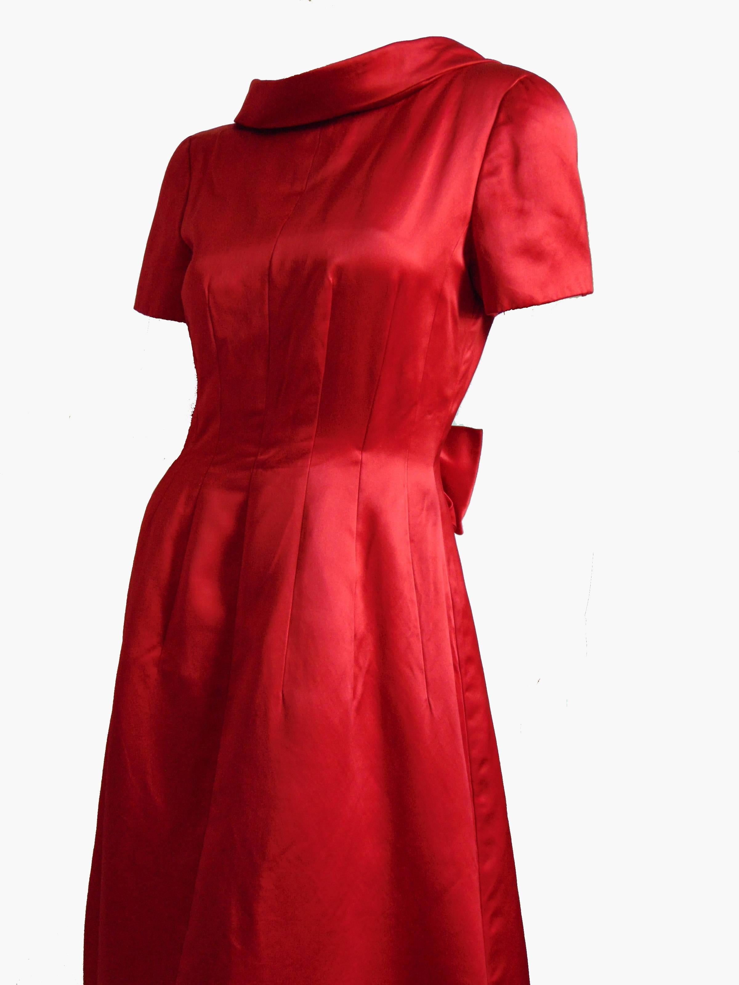 Brilliant Valentino Red Silk Evening Gown with Low Cut Back + Bow Size 10 1990s  2