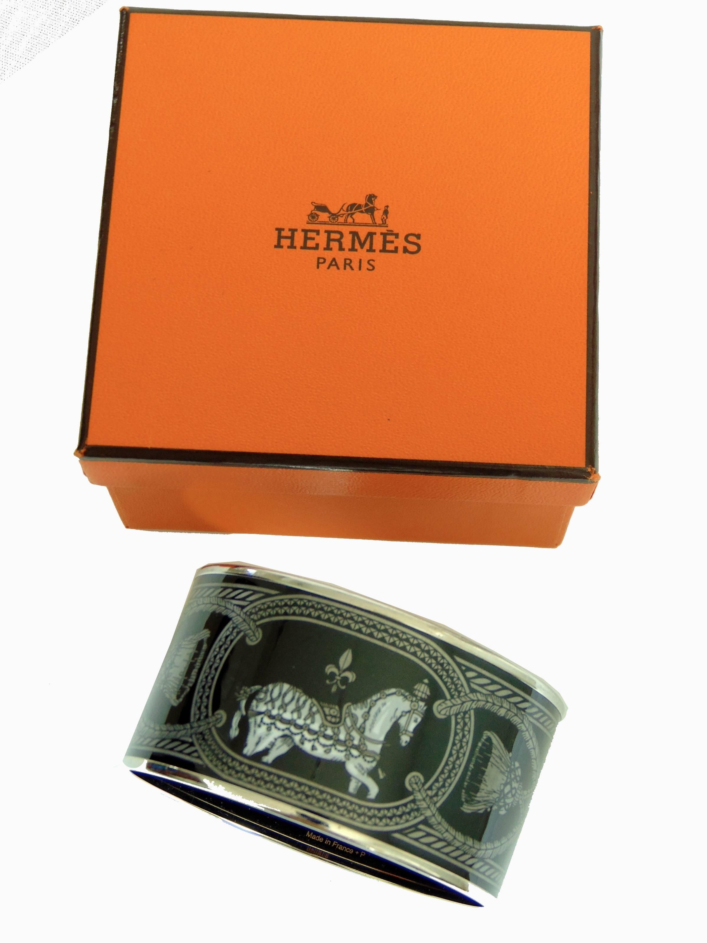 Here's a delightful printed enamel bracelet from Hermes, from 2014.  In black and silver colorway, it's in excellent condition overall with only minor scratching to silver from prior wear, hard to see unless very closely inspecting.  Size 70, this