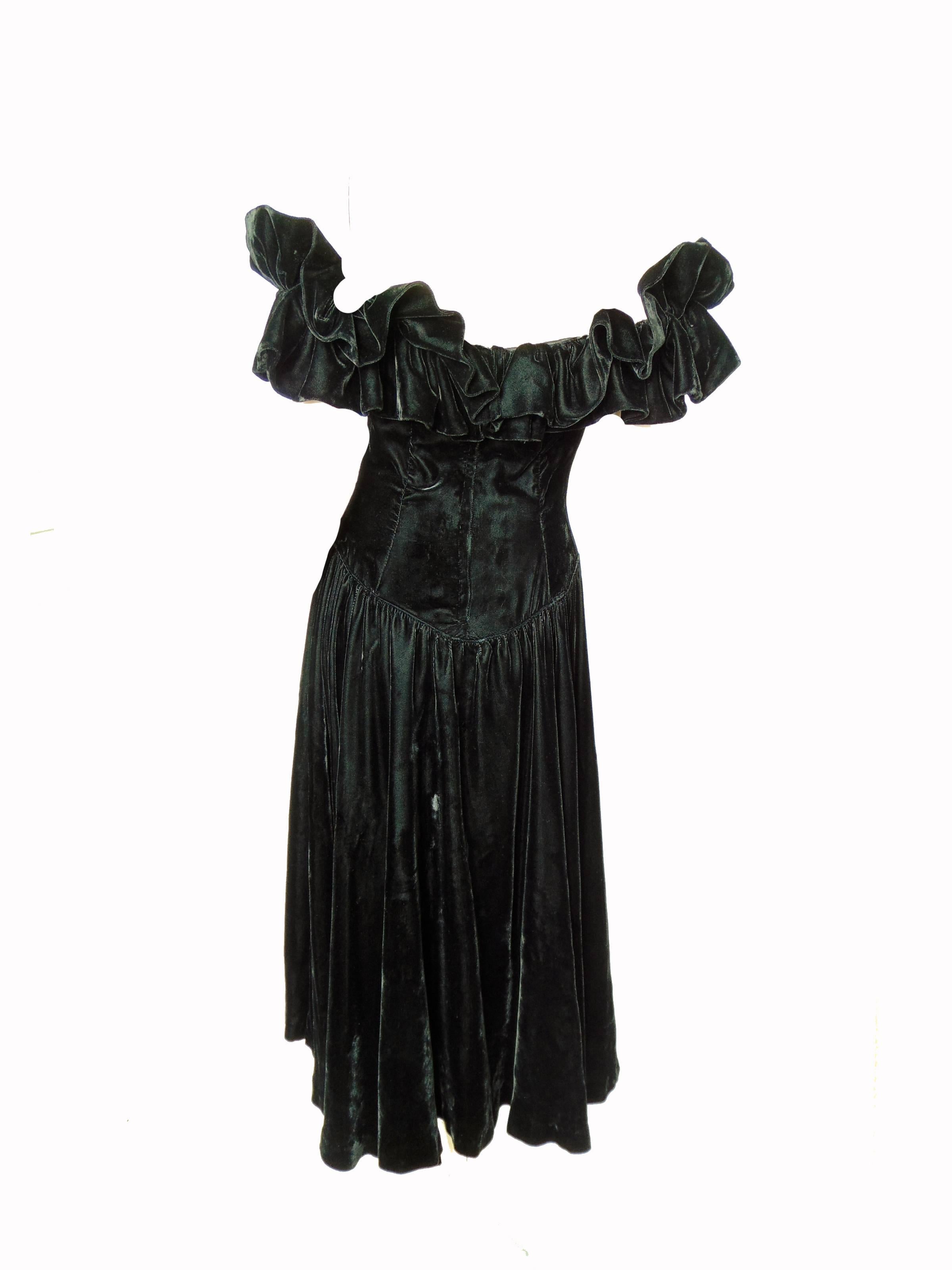 Barboglio Cristina Jan Cocktail Dress Black Velvet Off Shoulder Ruffle Sz 6 80s In Excellent Condition For Sale In Port Saint Lucie, FL